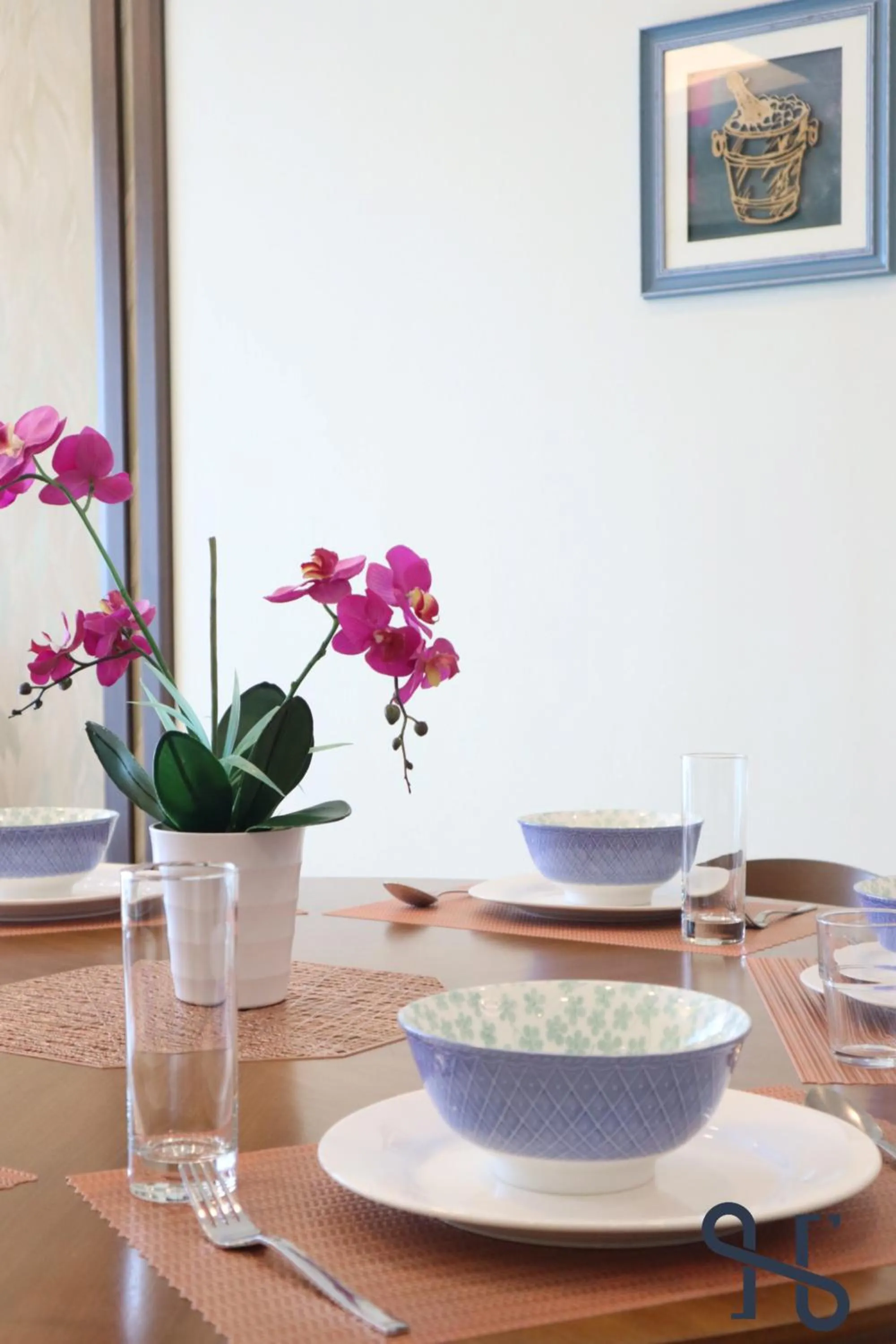 Food and drinks in Homesuite' Home at The Loft