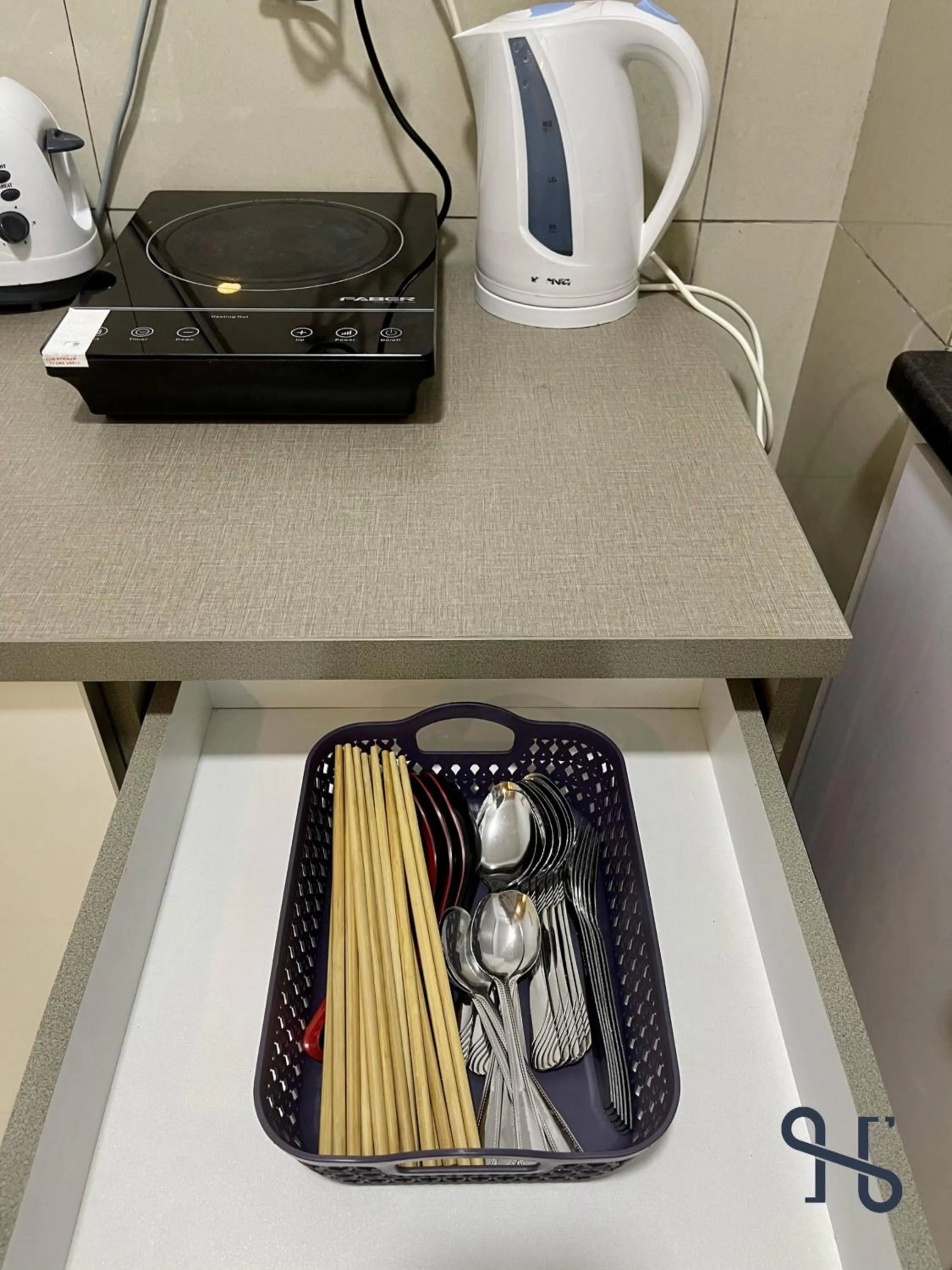 Coffee/tea facilities in Homesuite' Home at The Loft