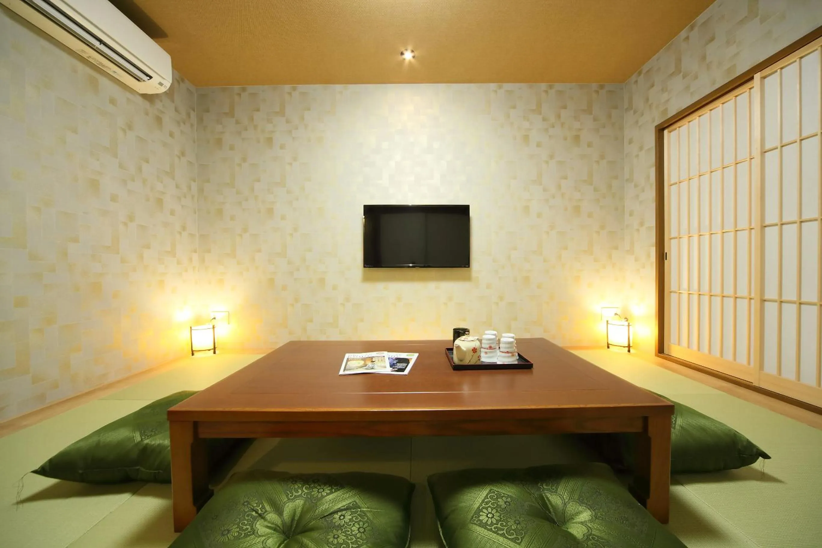 Communal lounge/ TV room in Asana-Yuna