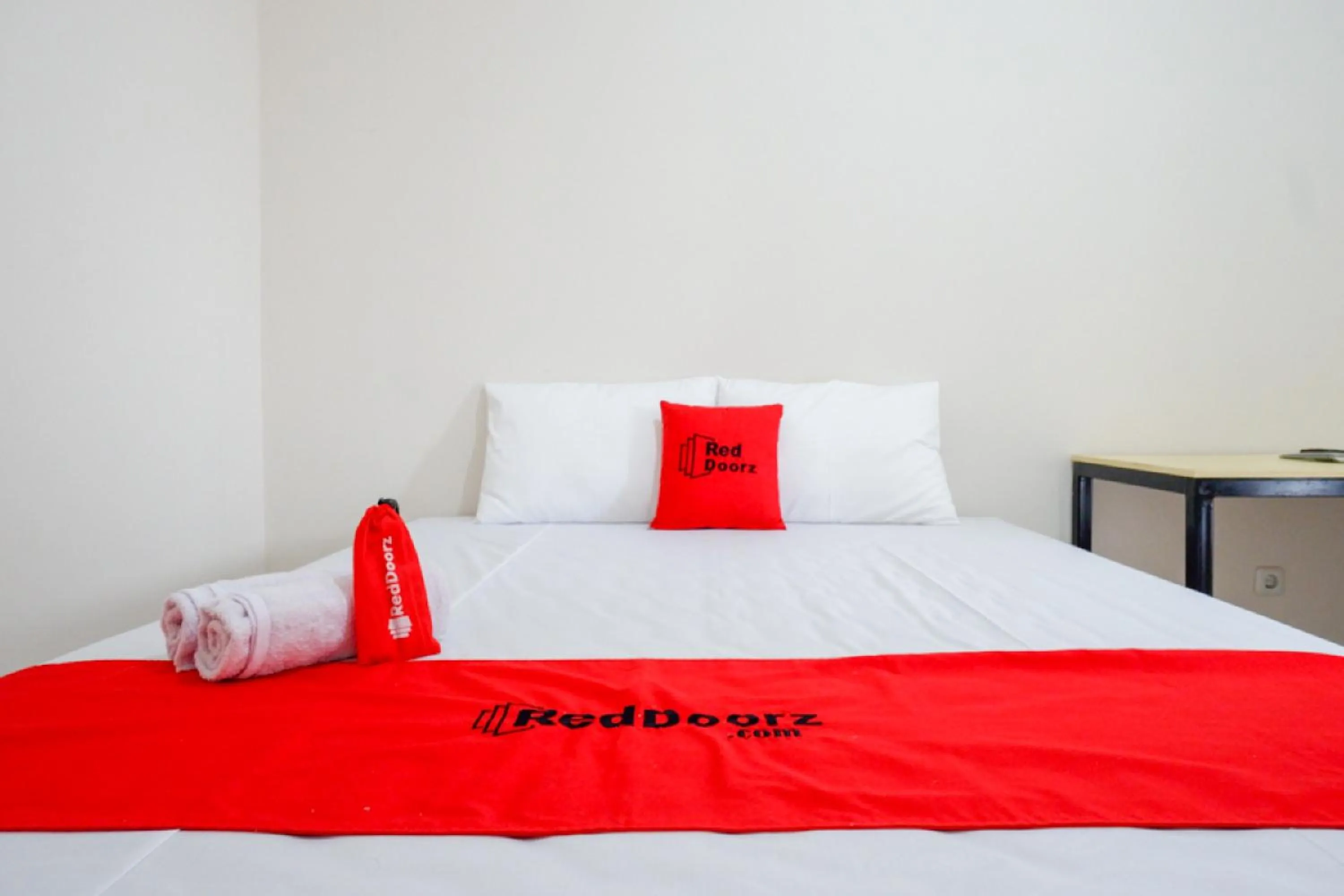 Bedroom, Bed in RedDoorz near Pacific Mall Tegal 2