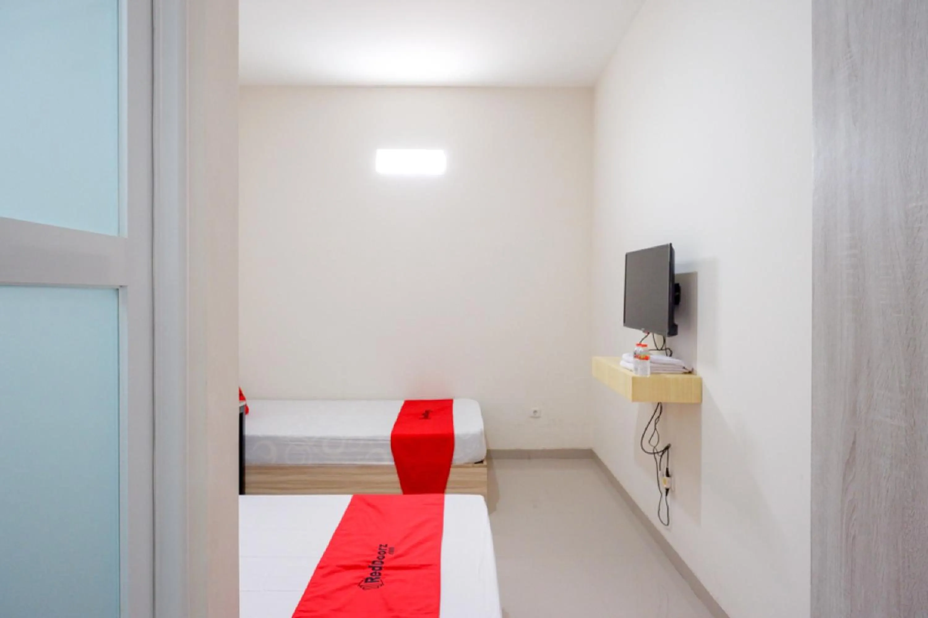 Bedroom, Bed in RedDoorz near Pacific Mall Tegal 2