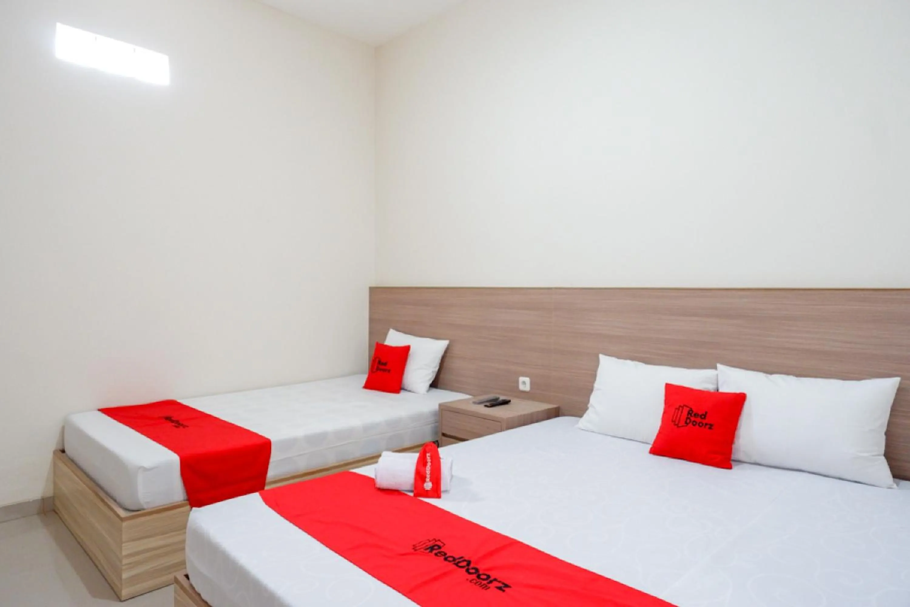 Bedroom, Bed in RedDoorz near Pacific Mall Tegal 2