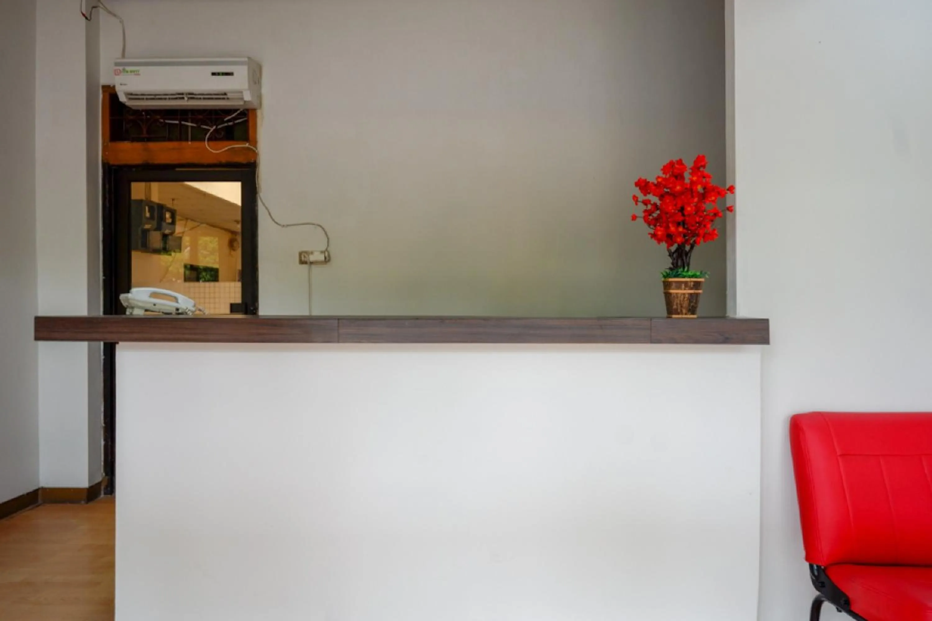 Lobby or reception in RedDoorz near Pacific Mall Tegal 2