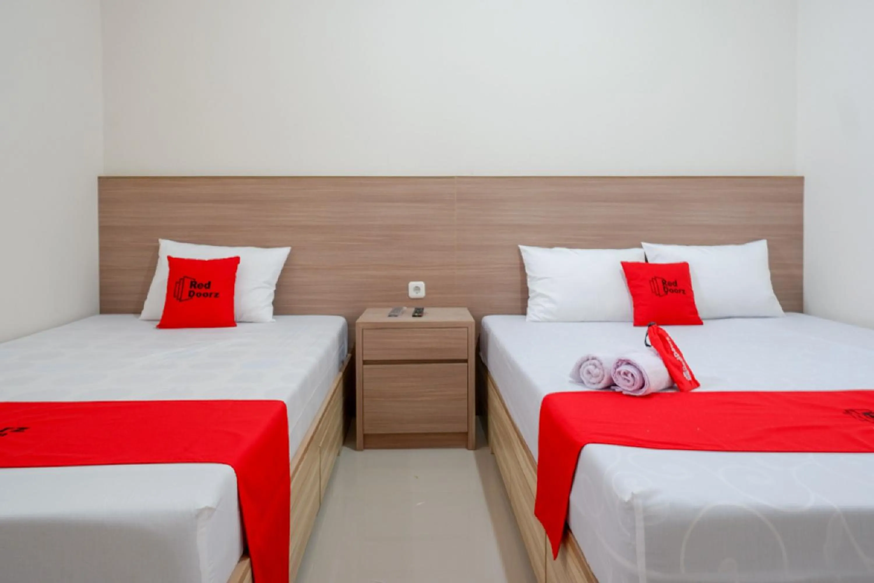 Bed in RedDoorz near Pacific Mall Tegal 2