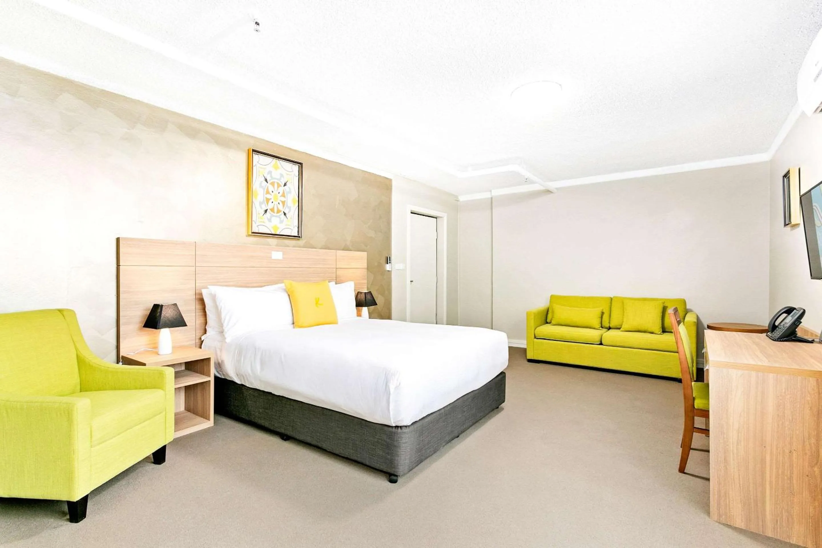 Bedroom, Bed in Quality Inn Sunshine Haberfield