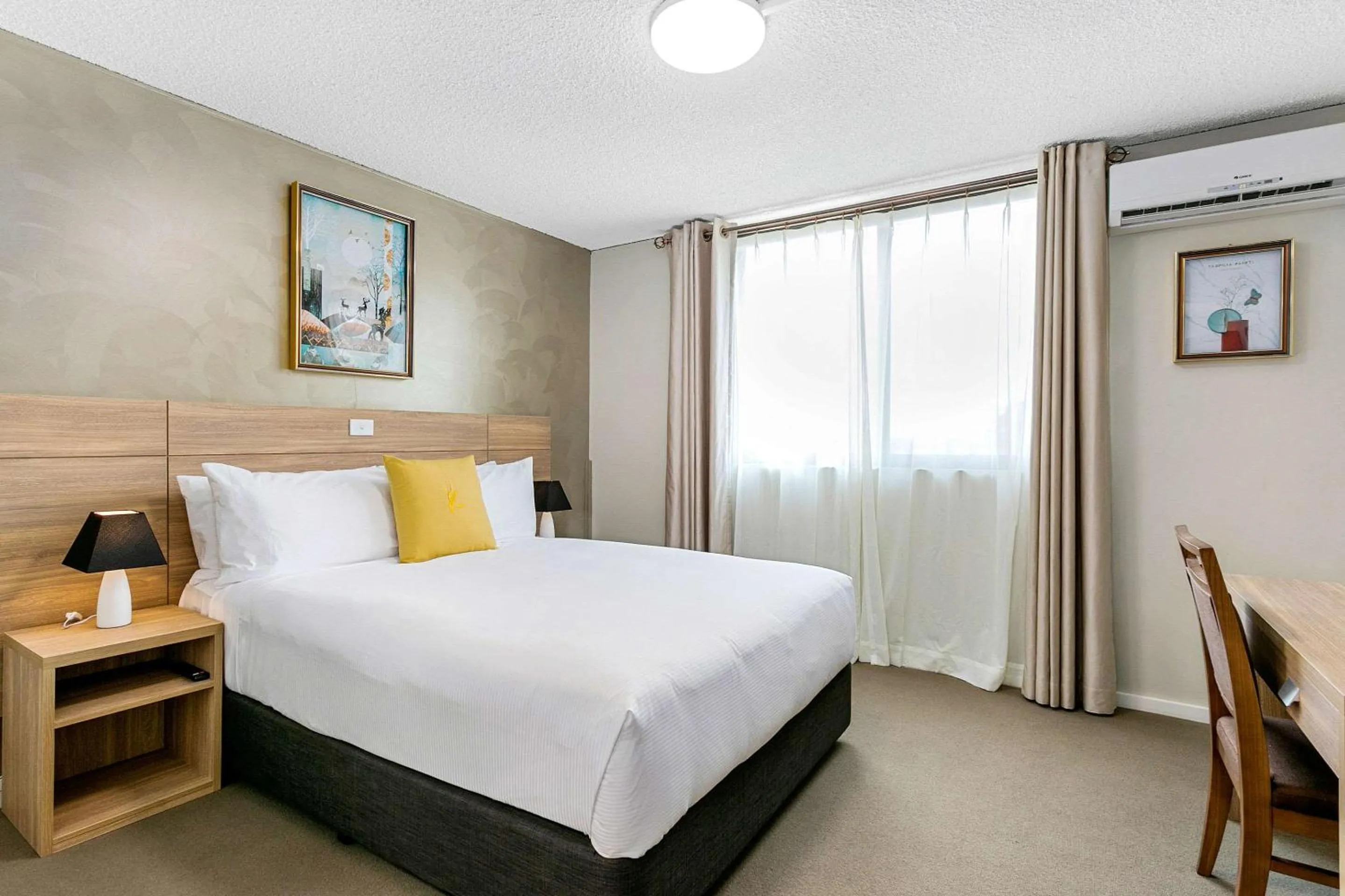 Bedroom, Bed in Quality Inn Sunshine Haberfield