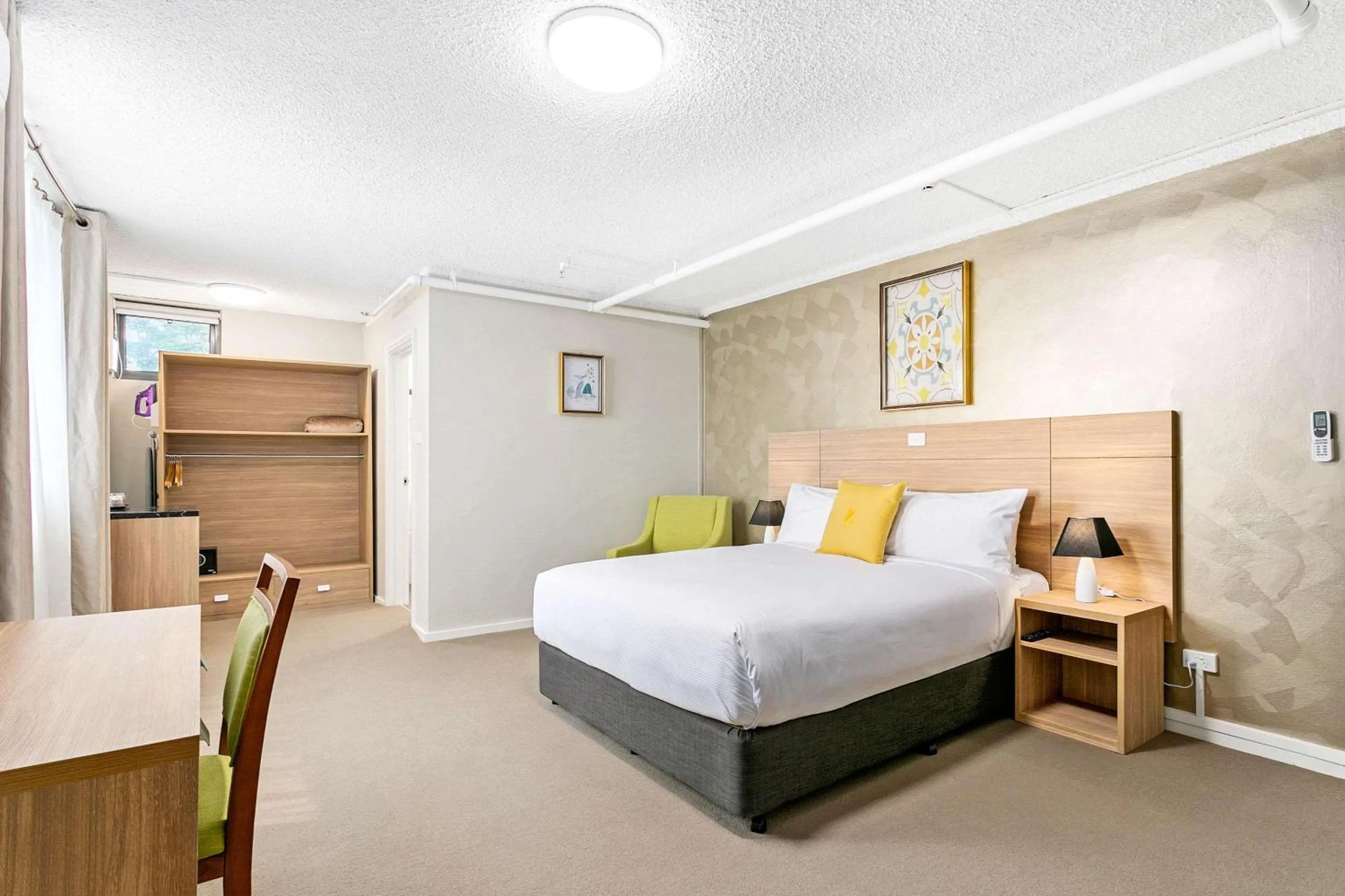 Bedroom, Bed in Quality Inn Sunshine Haberfield