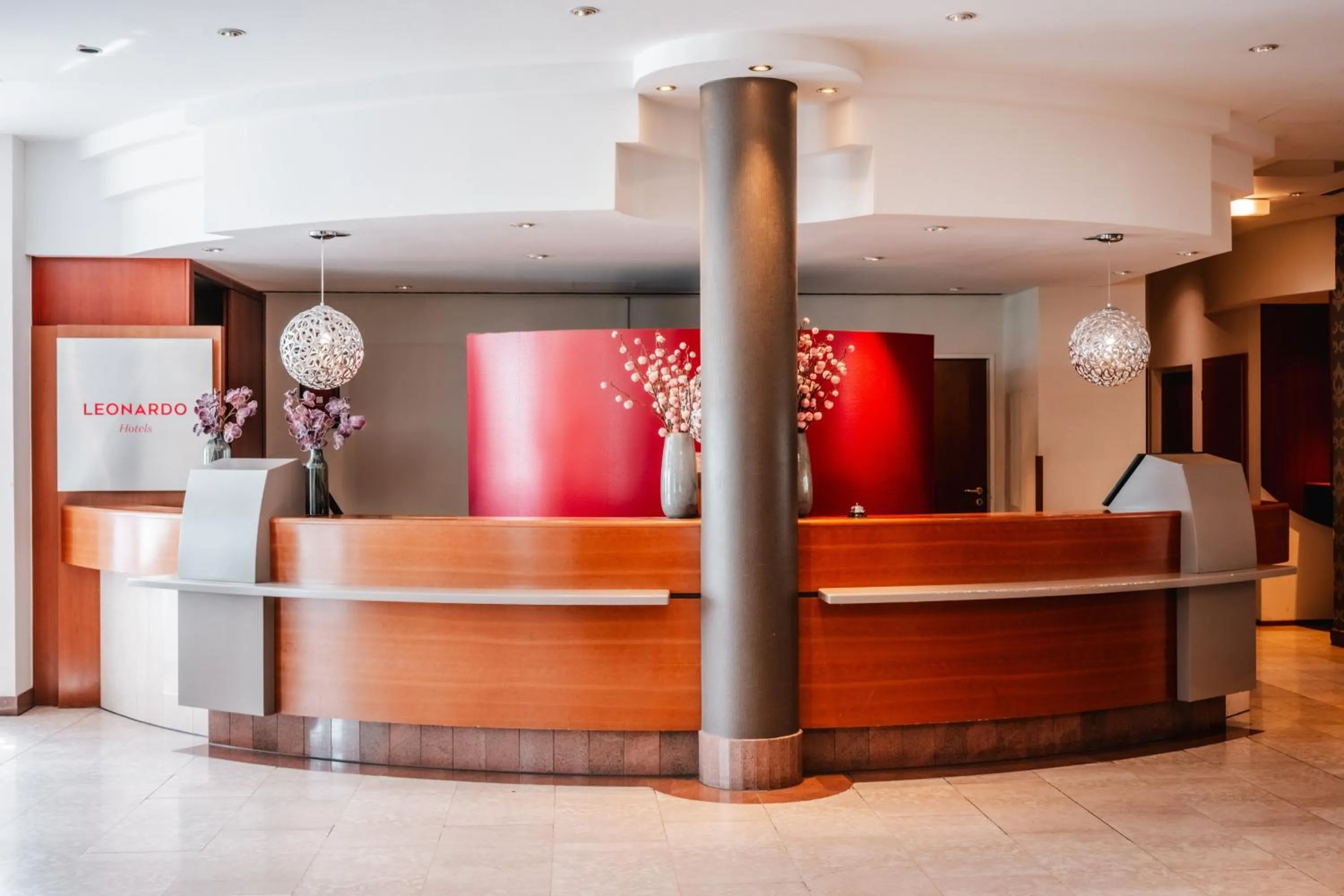 Lobby or reception in Leonardo Hotel Aachen