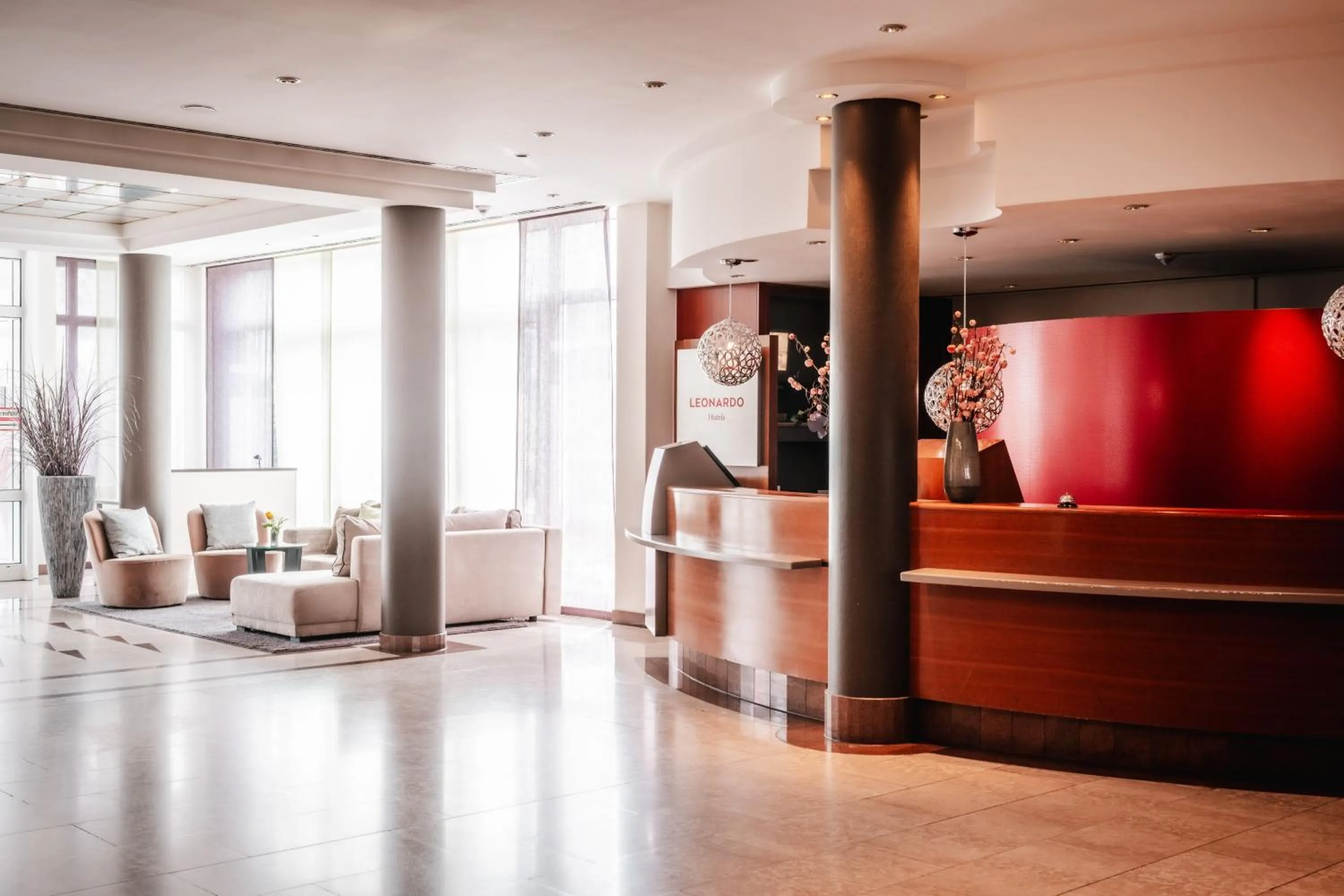 Lobby or reception in Leonardo Hotel Aachen