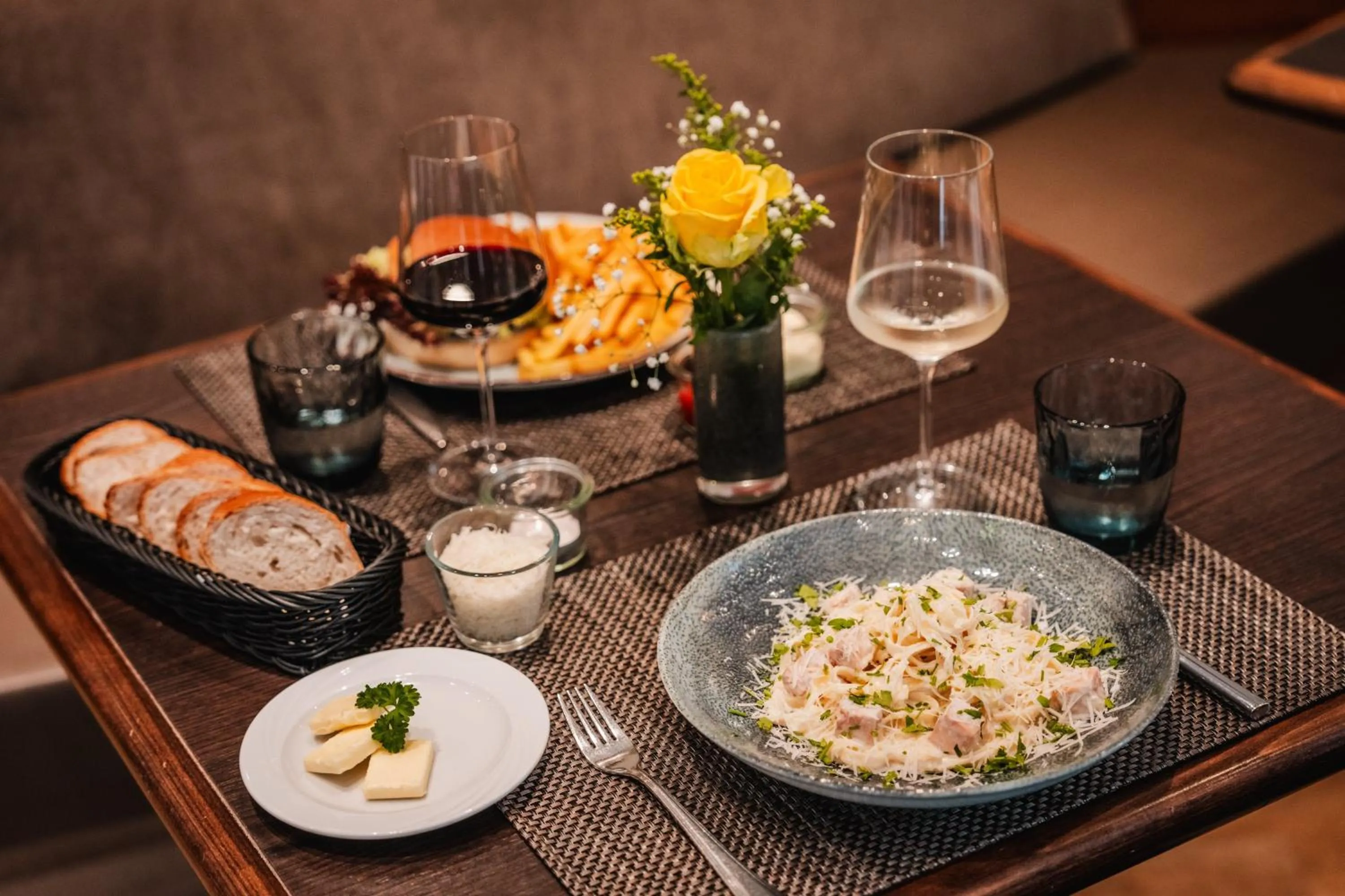 Restaurant/places to eat in Leonardo Hotel Aachen