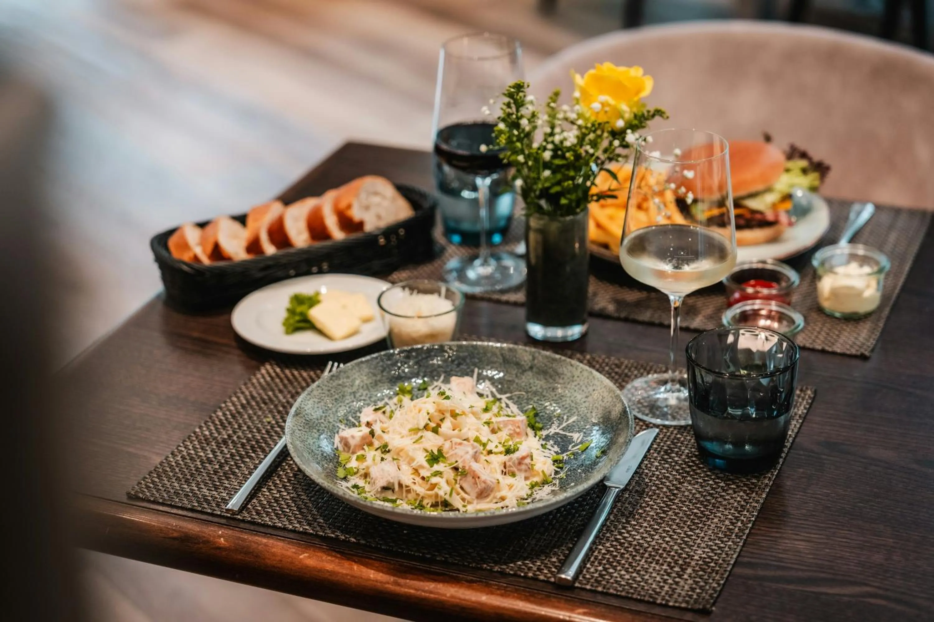 Restaurant/places to eat in Leonardo Hotel Aachen