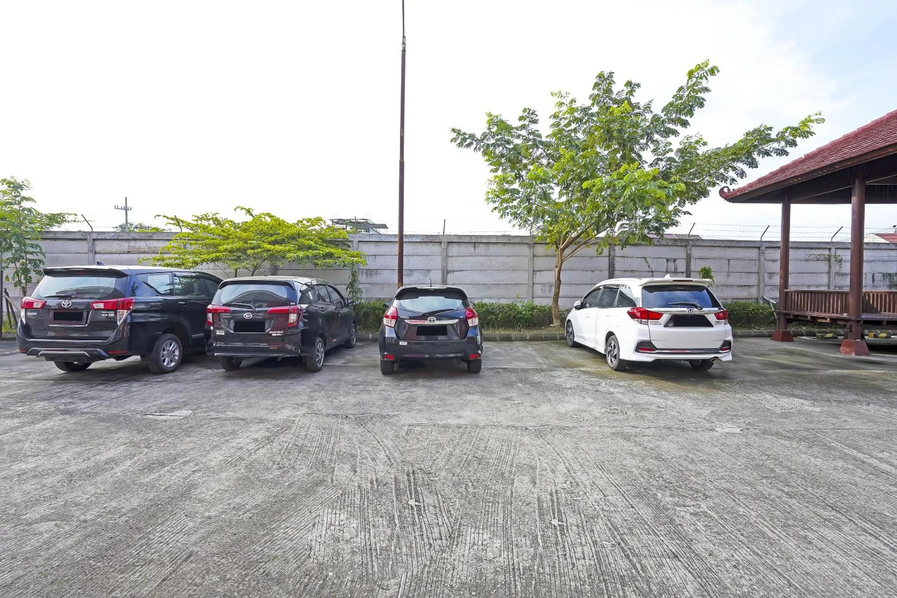 Facade/entrance in Hotel O Pondok Inap Shofwa 2