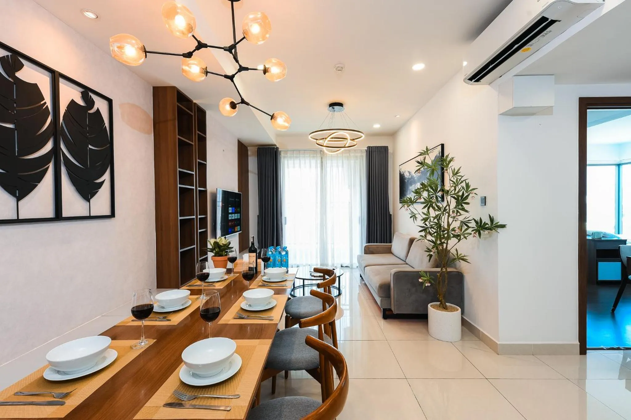 TV and multimedia in S Lux Apartment