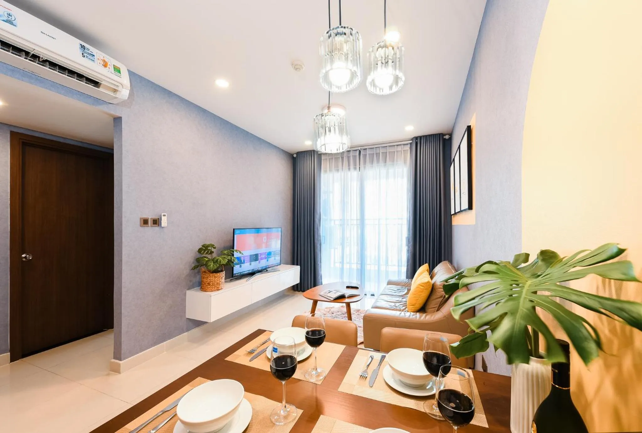 TV and multimedia in S Lux Apartment