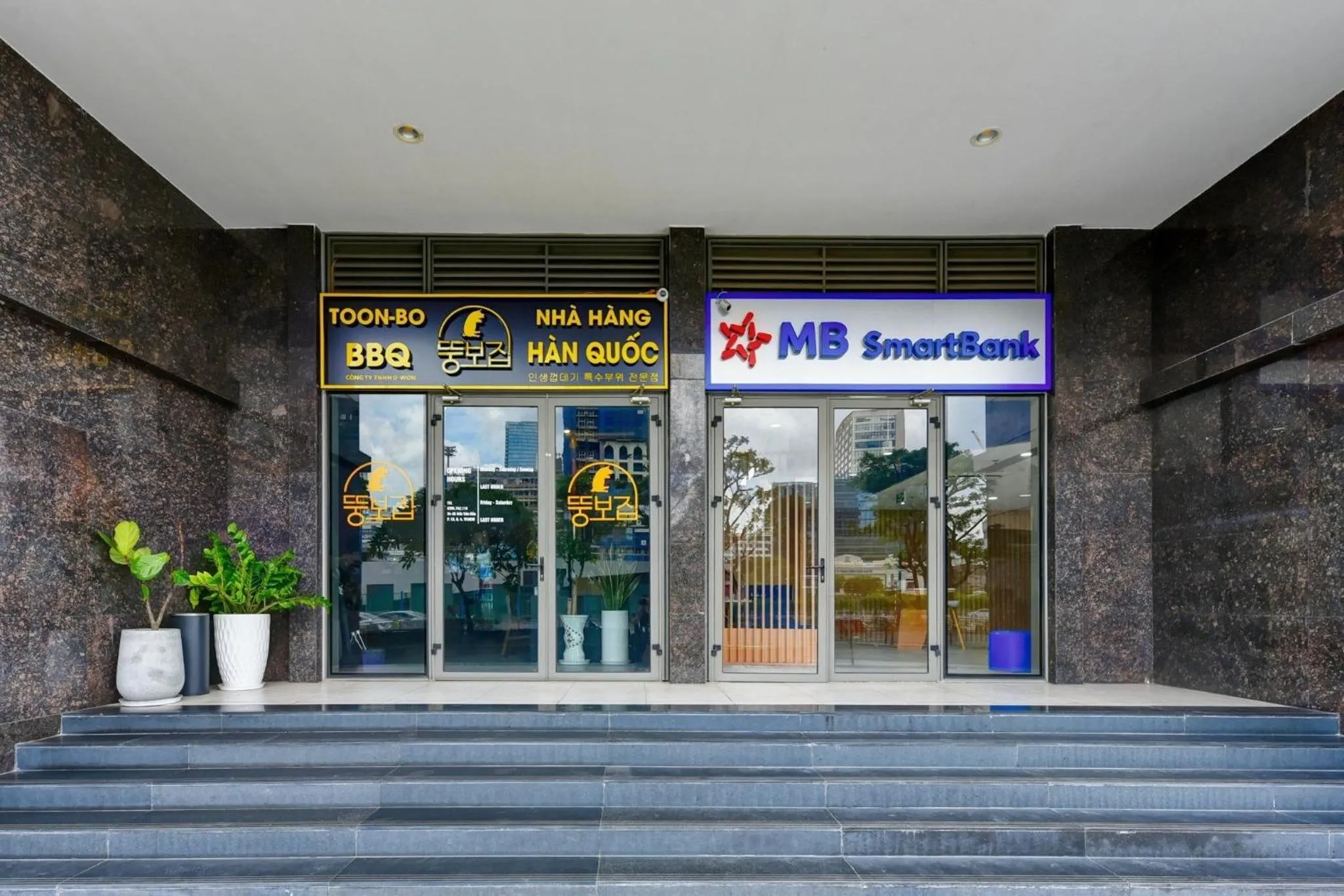 Restaurant/places to eat in S Lux Apartment