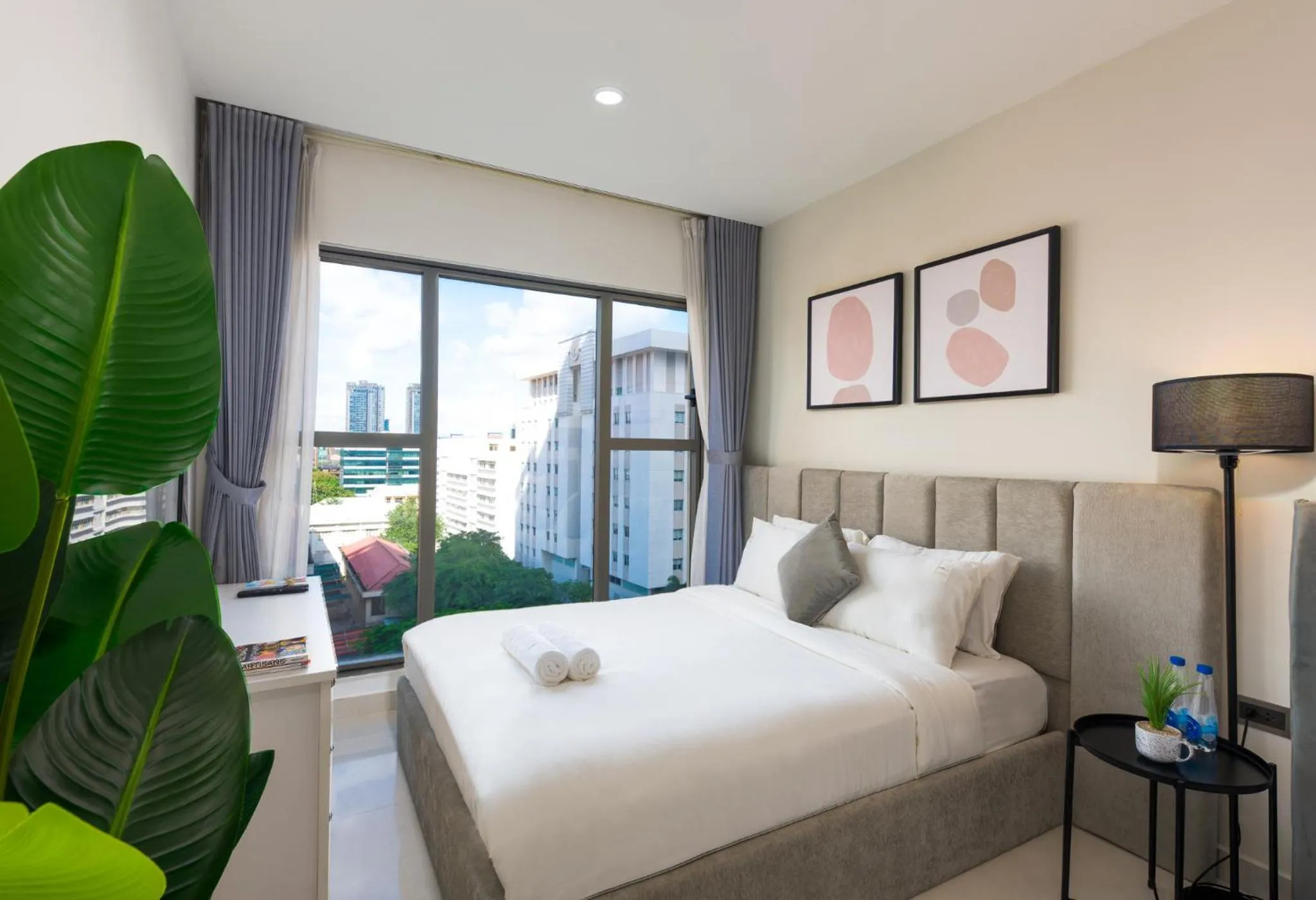 Bed in S Lux Apartment