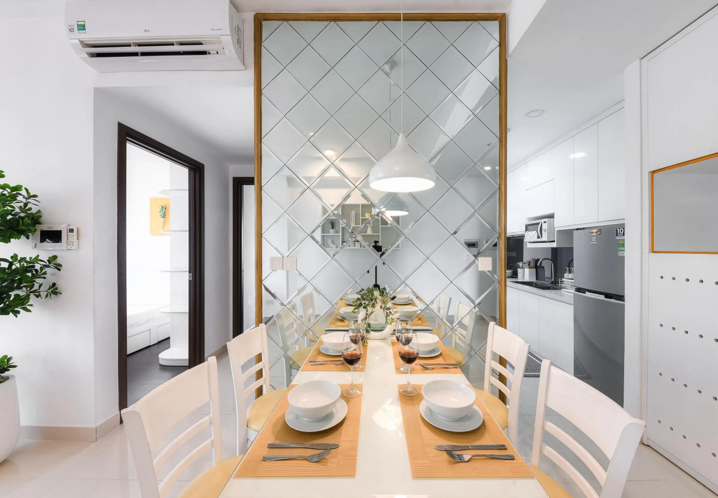 Dining area in S Lux Apartment