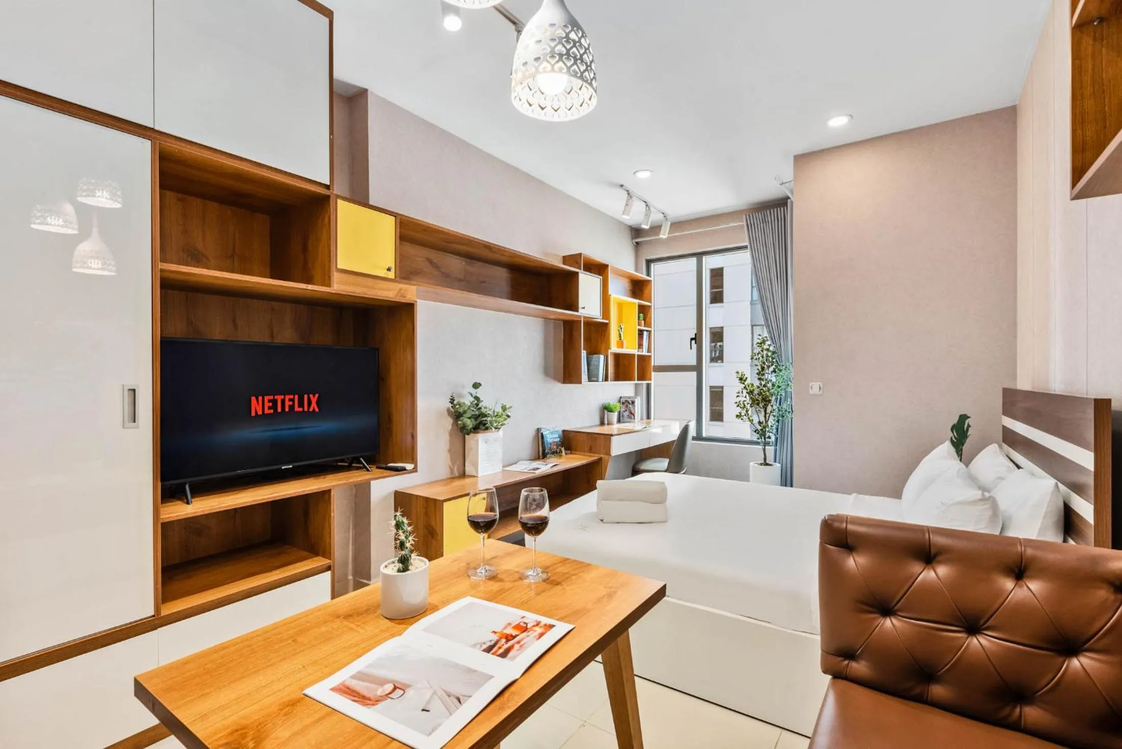 TV and multimedia in S Lux Apartment