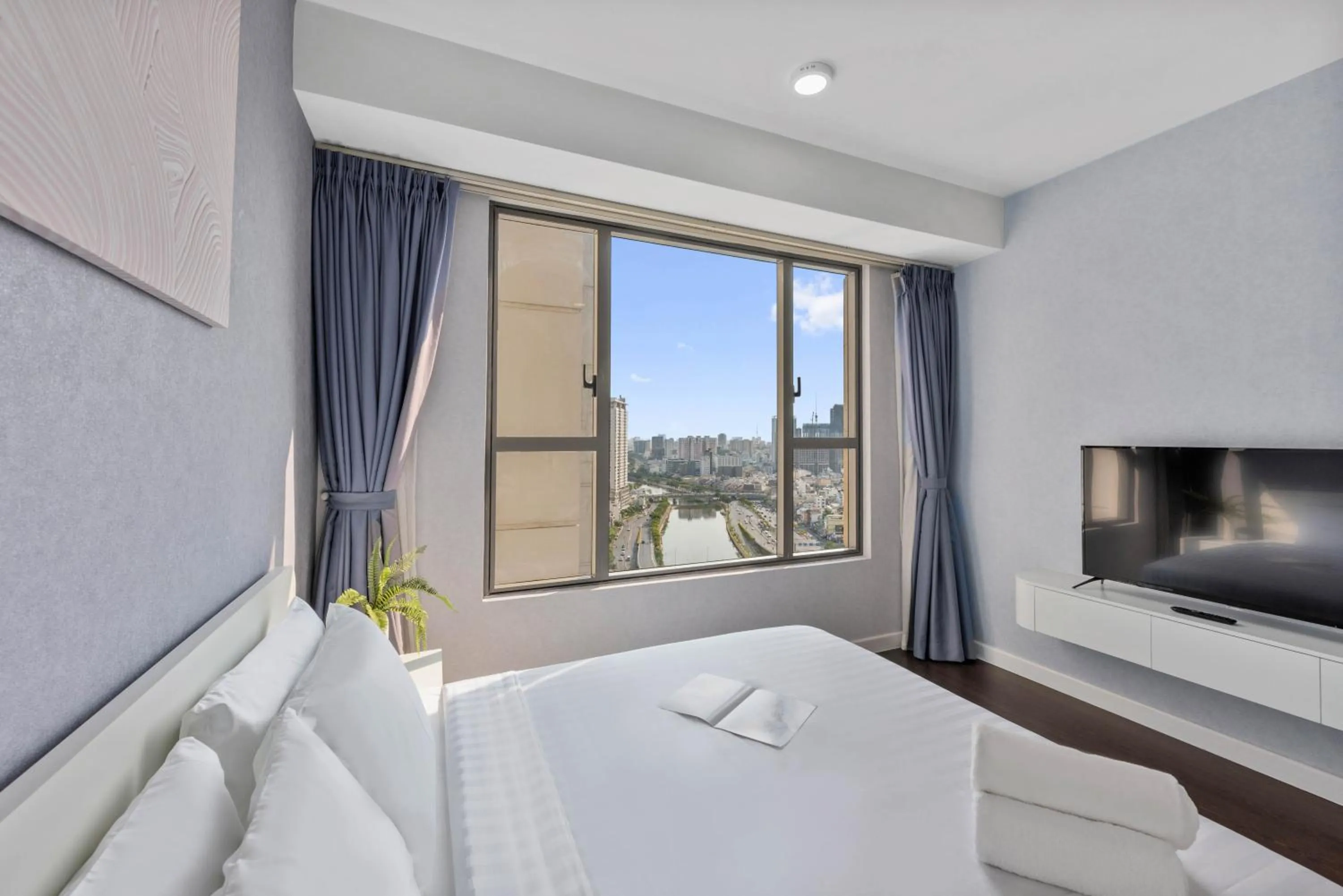 Photo of the whole room, Bed in S Lux Apartment