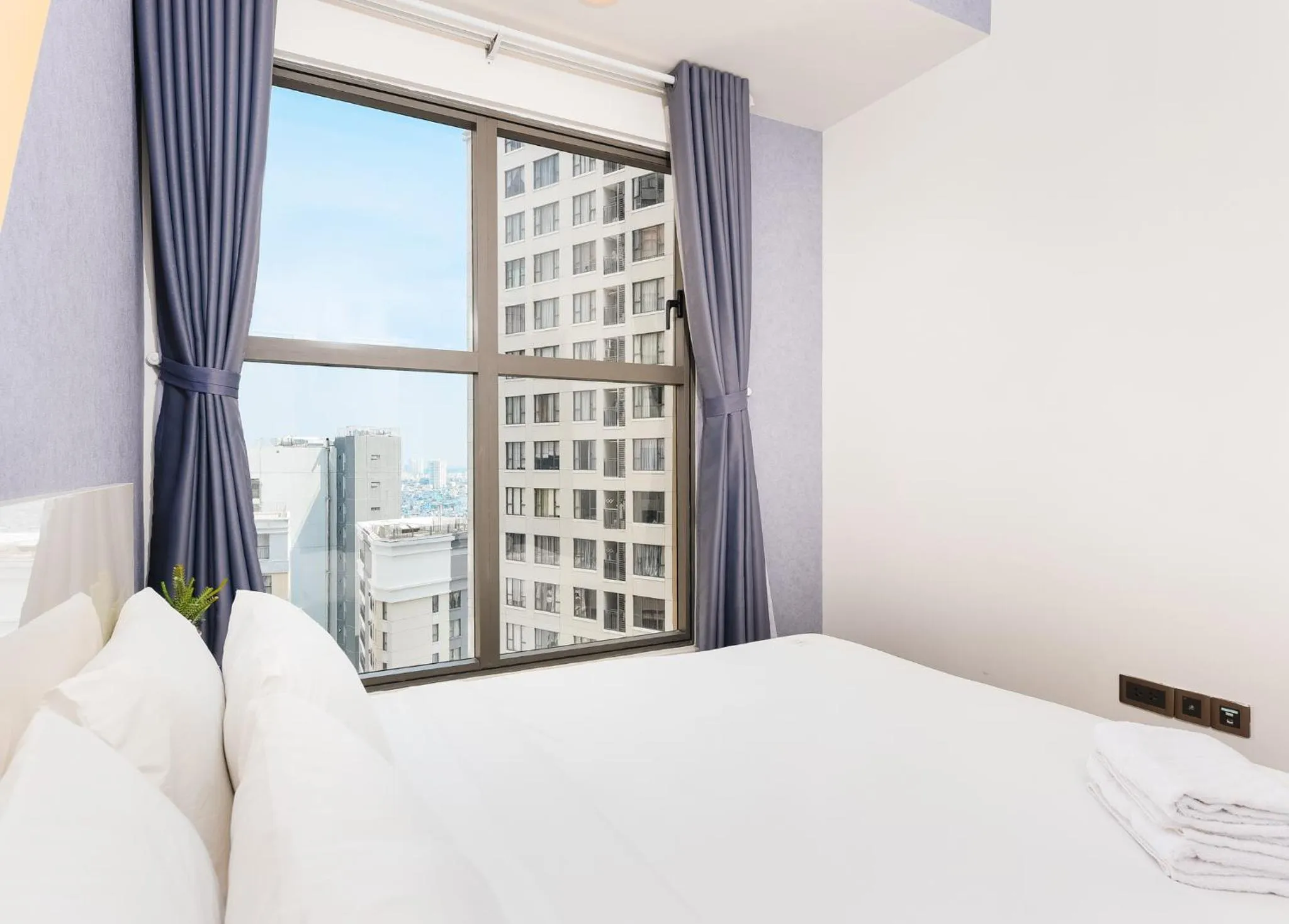 Bed in S Lux Apartment