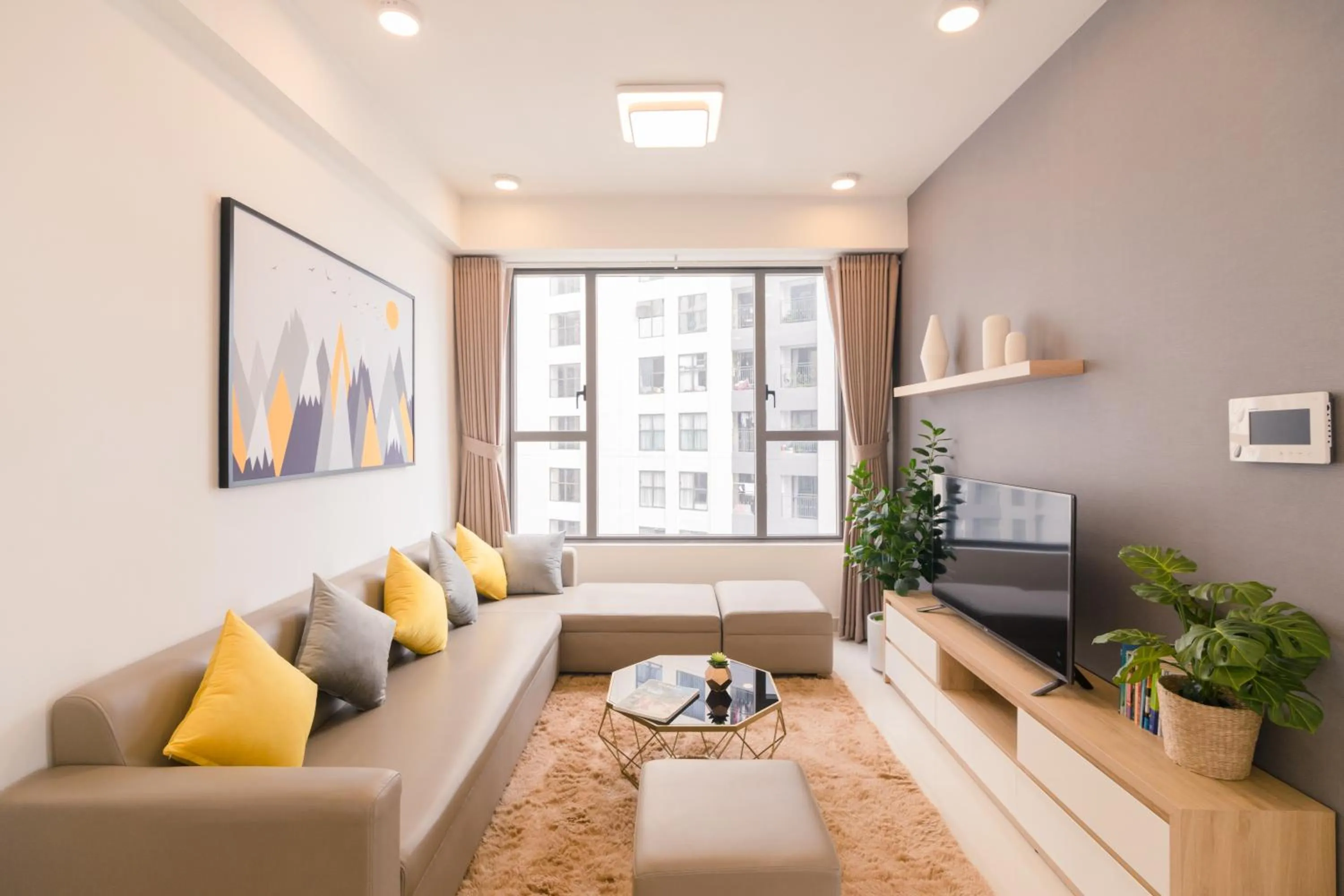 TV and multimedia in S Lux Apartment