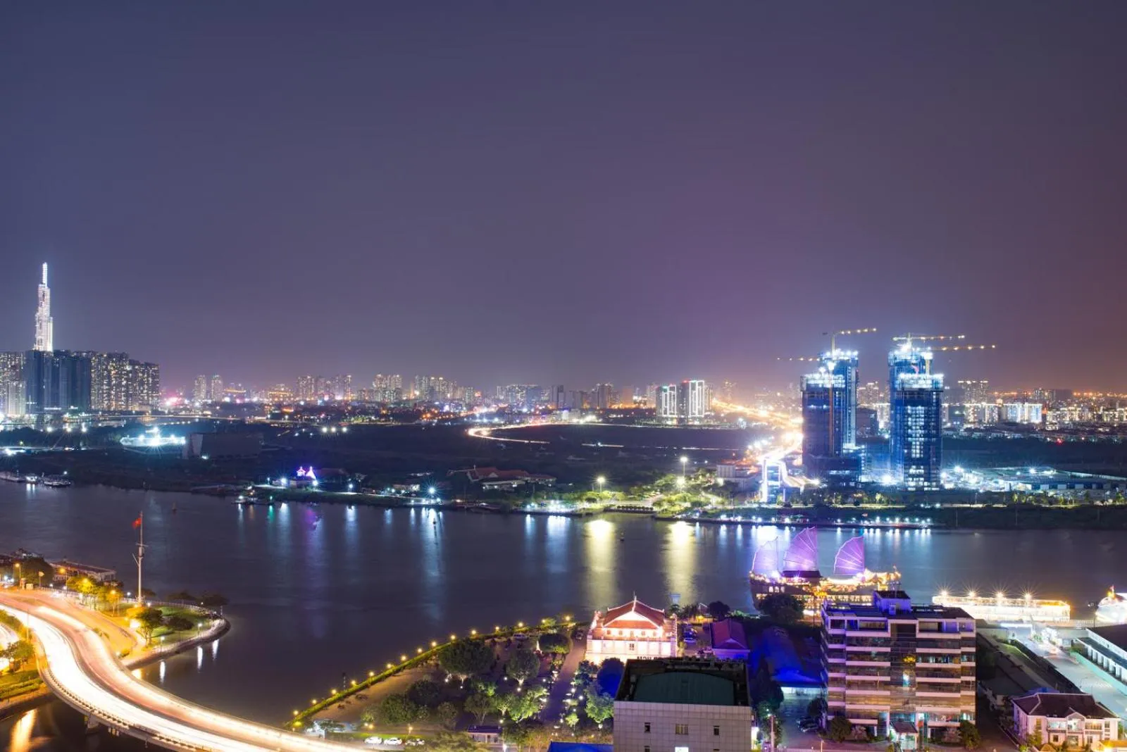 Neighbourhood in S Lux Apartment