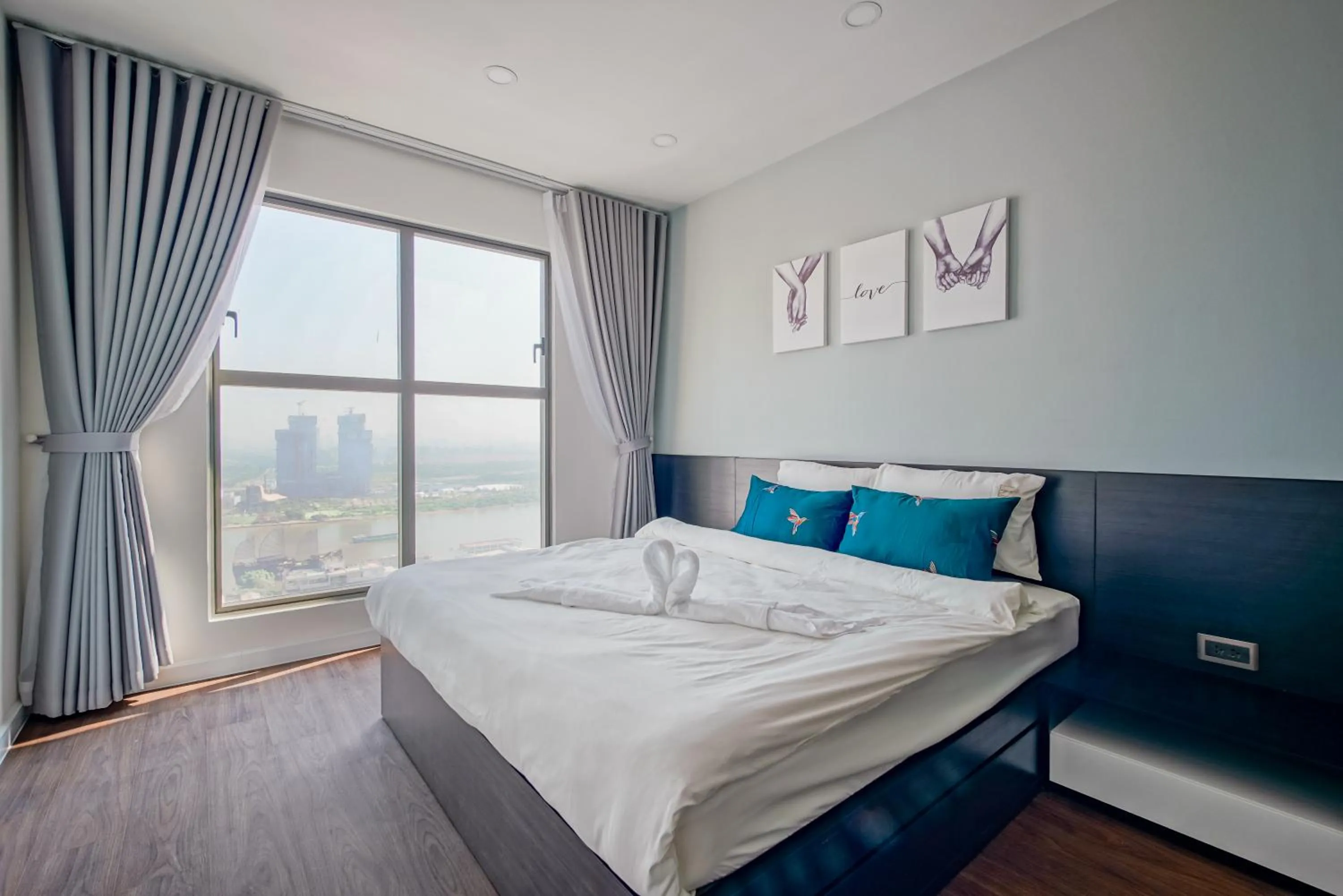 Bed in S Lux Apartment