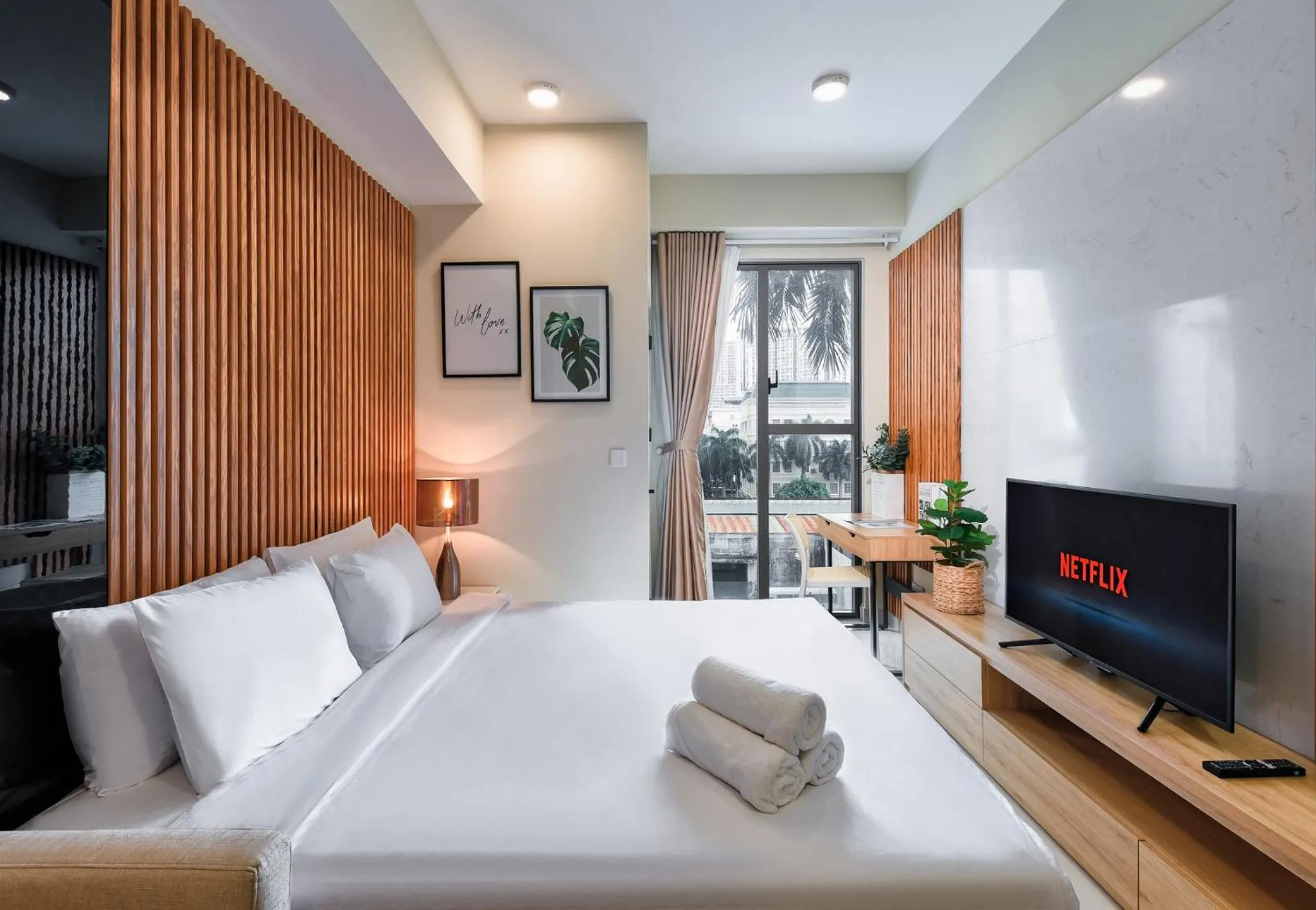 View (from property/room), Bed in S Lux Apartment