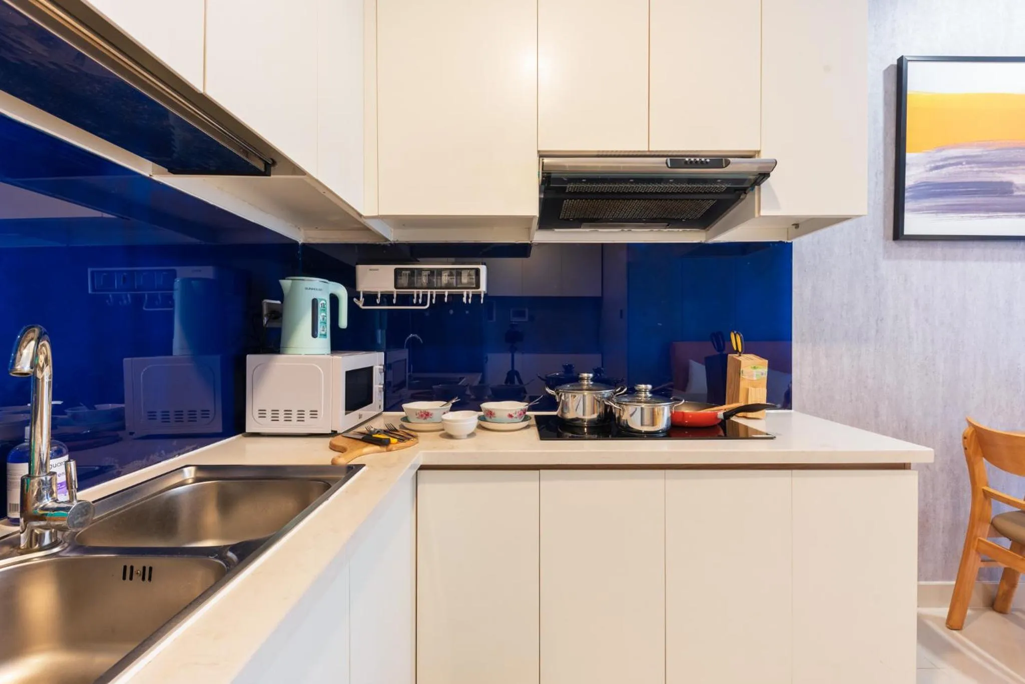 stove in S Lux Apartment