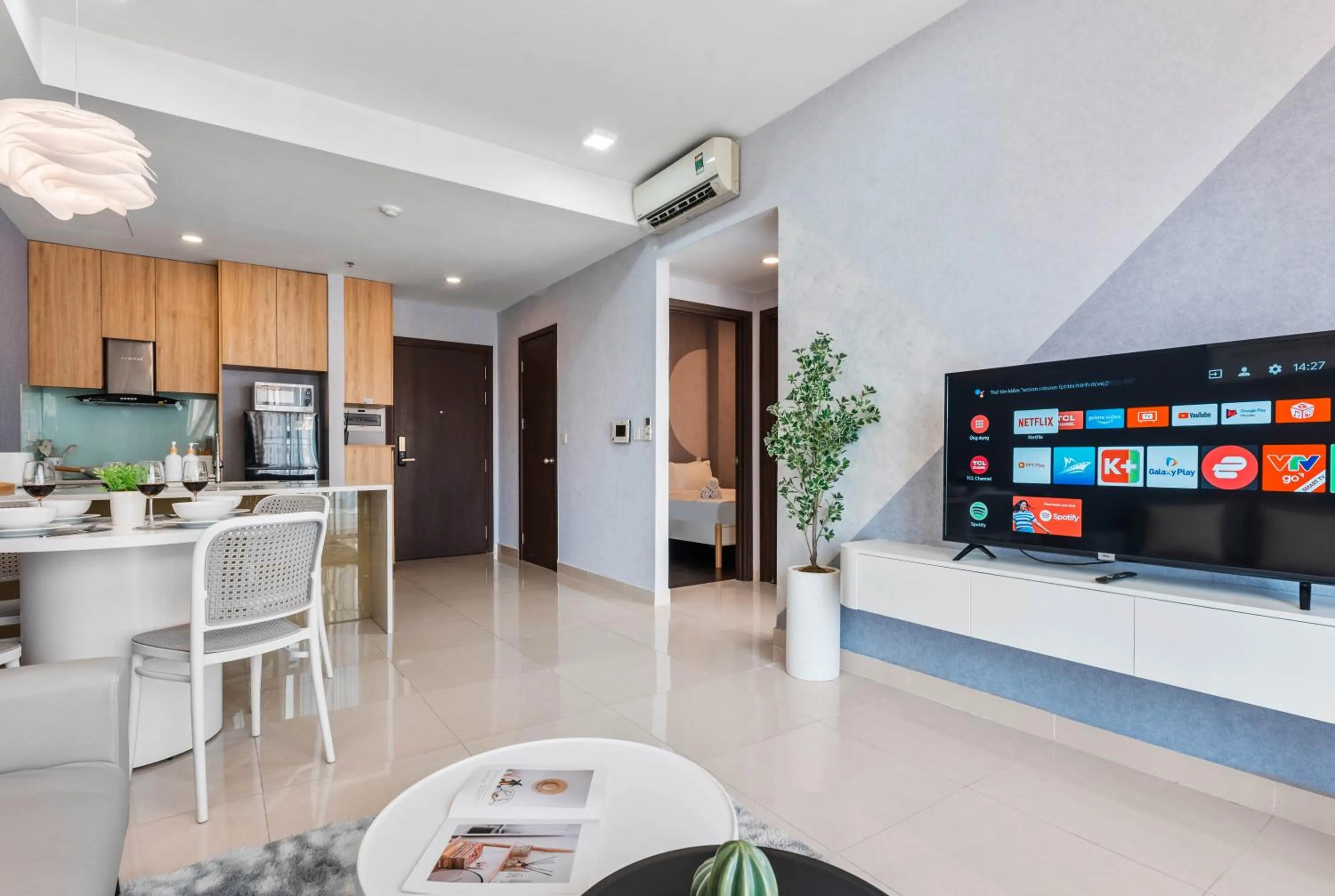 Photo of the whole room in S Lux Apartment