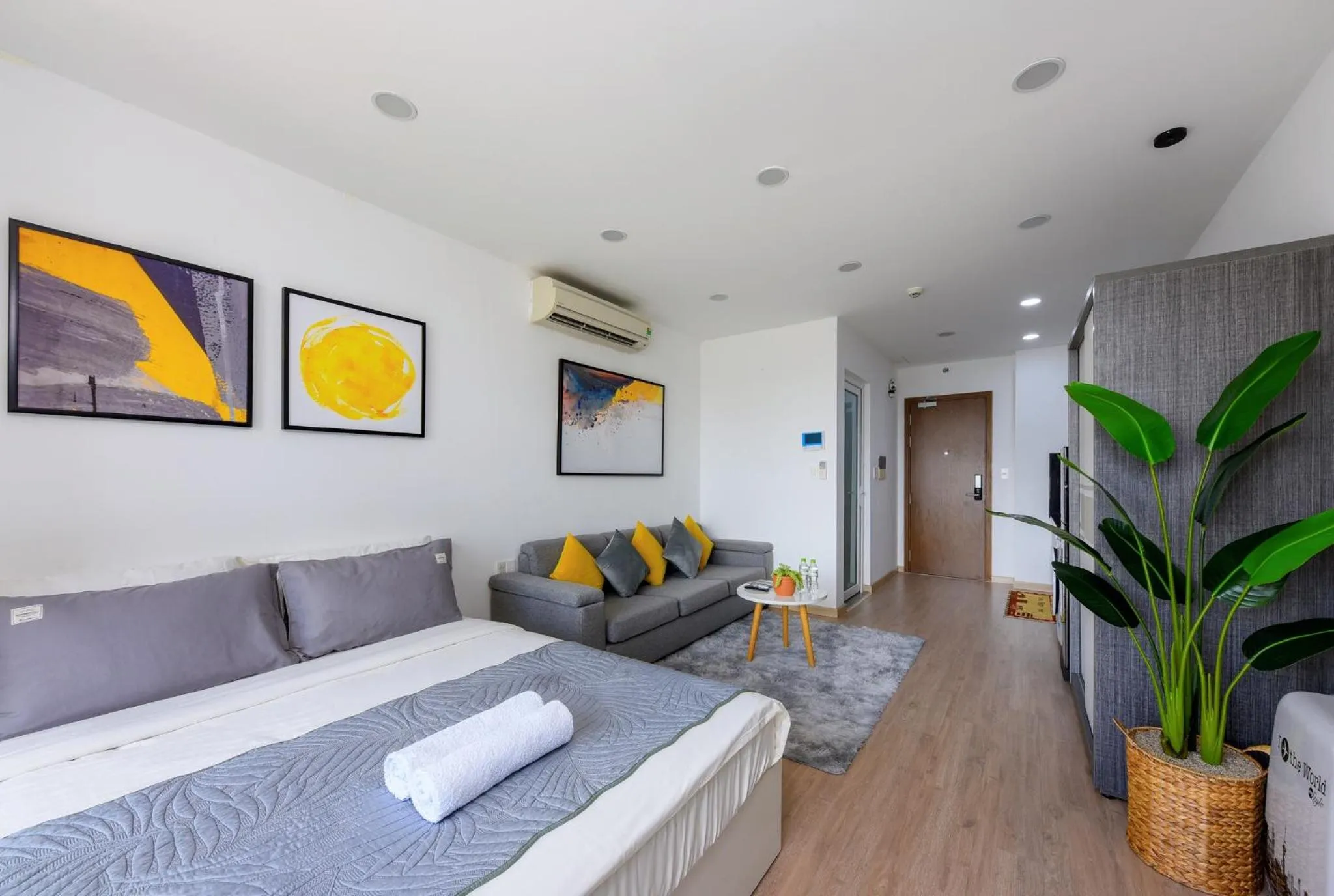 Photo of the whole room in S Lux Apartment