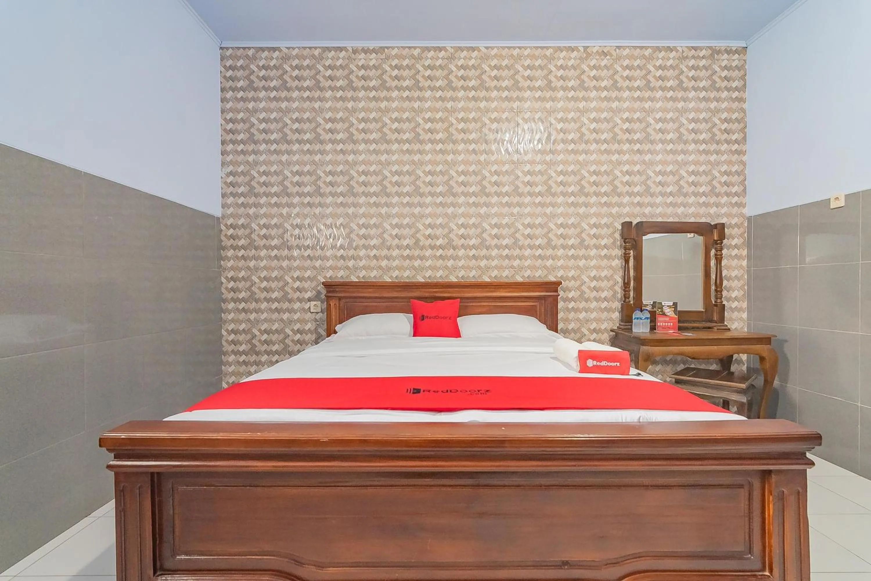 Bed in RedDoorz Syariah @ Tambak Mekar Street Subang