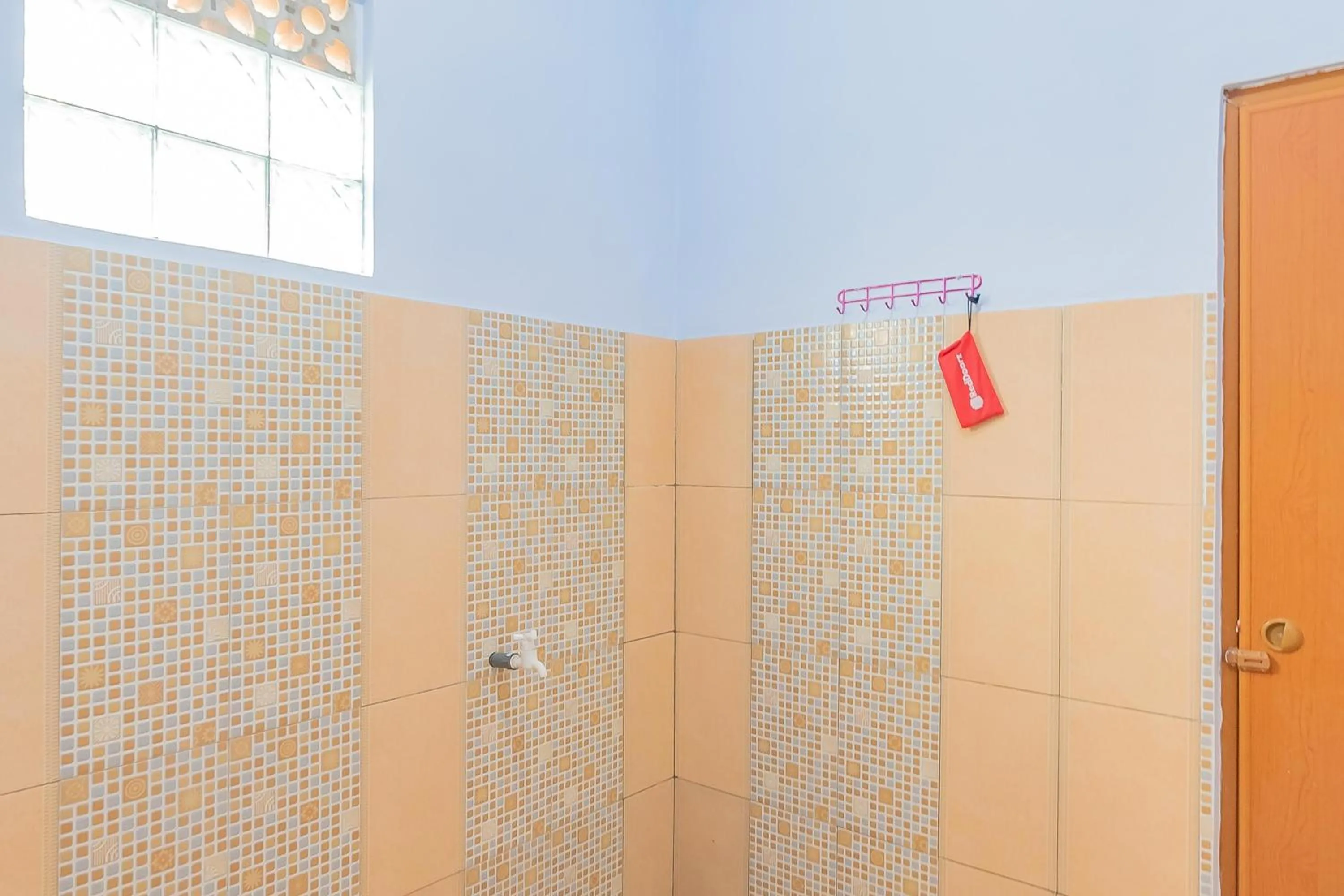 RedDoorz Syariah @ Tambak Mekar Street Subang