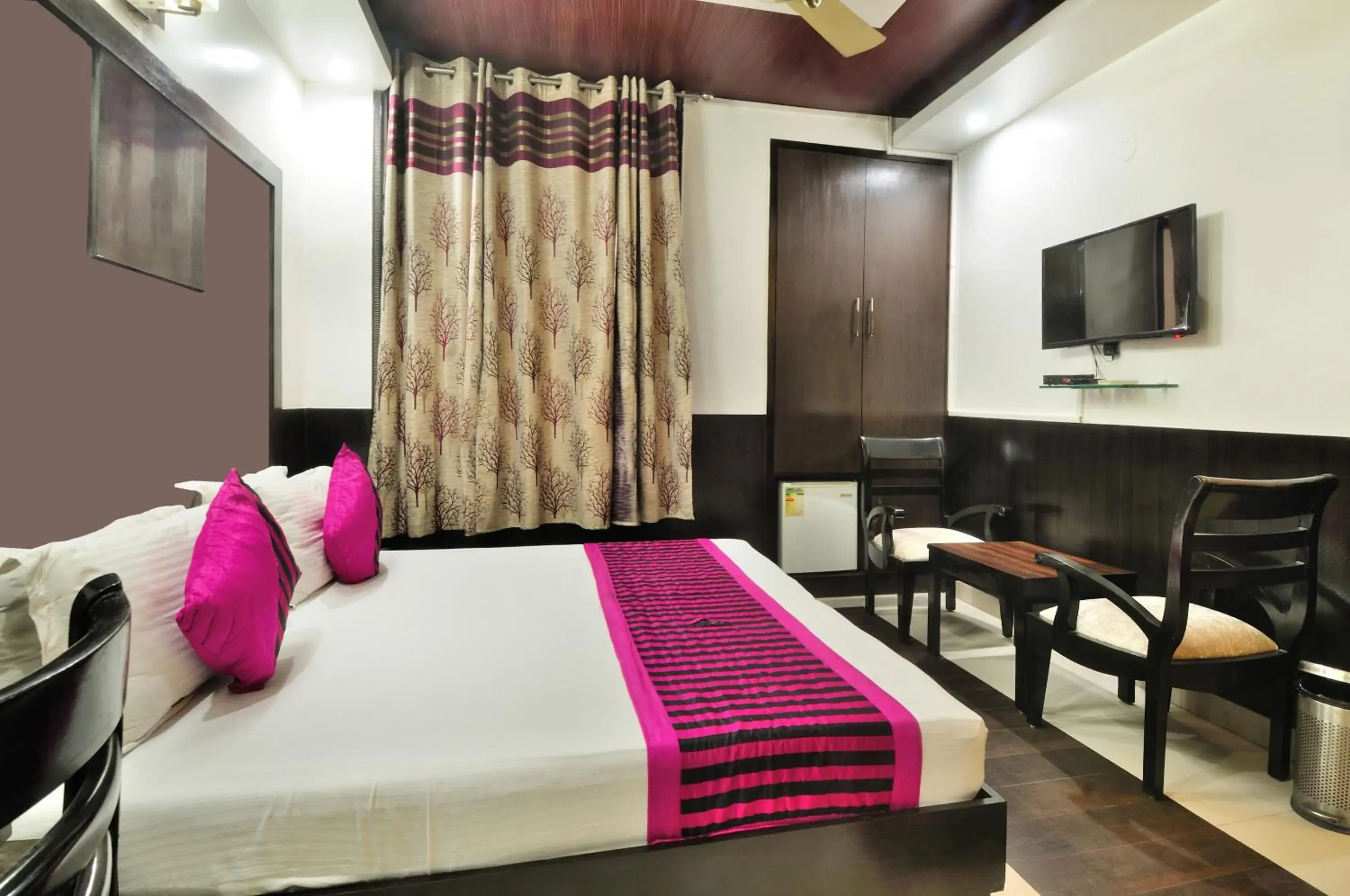 King Room - single occupancy in THE BONLON INN-NEAR BLK HOSPITAL King Room - single occupancy in THE BONLON INN-NEAR BLK HOSPITAL