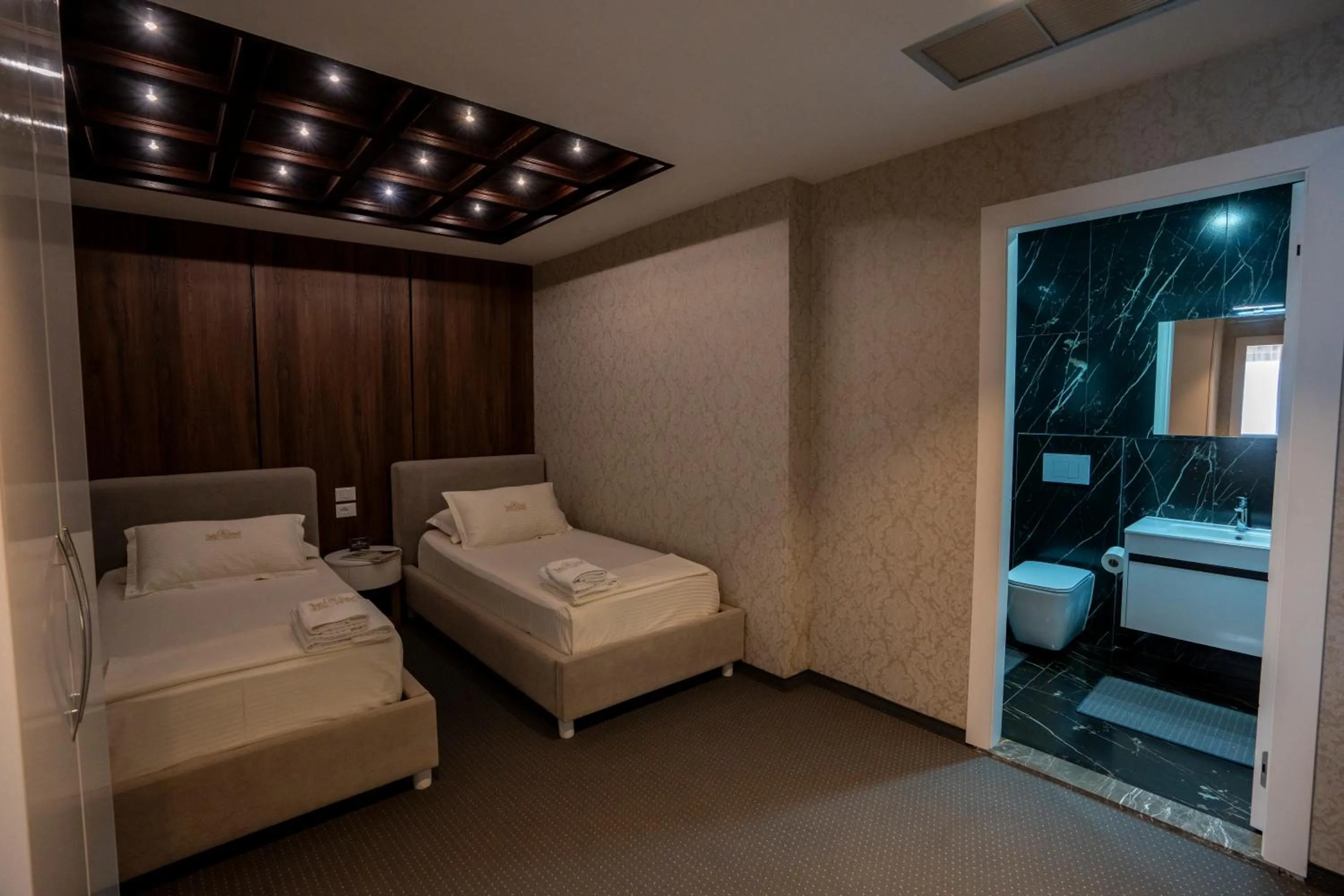 Bedroom, Bed in Hotel Chicago