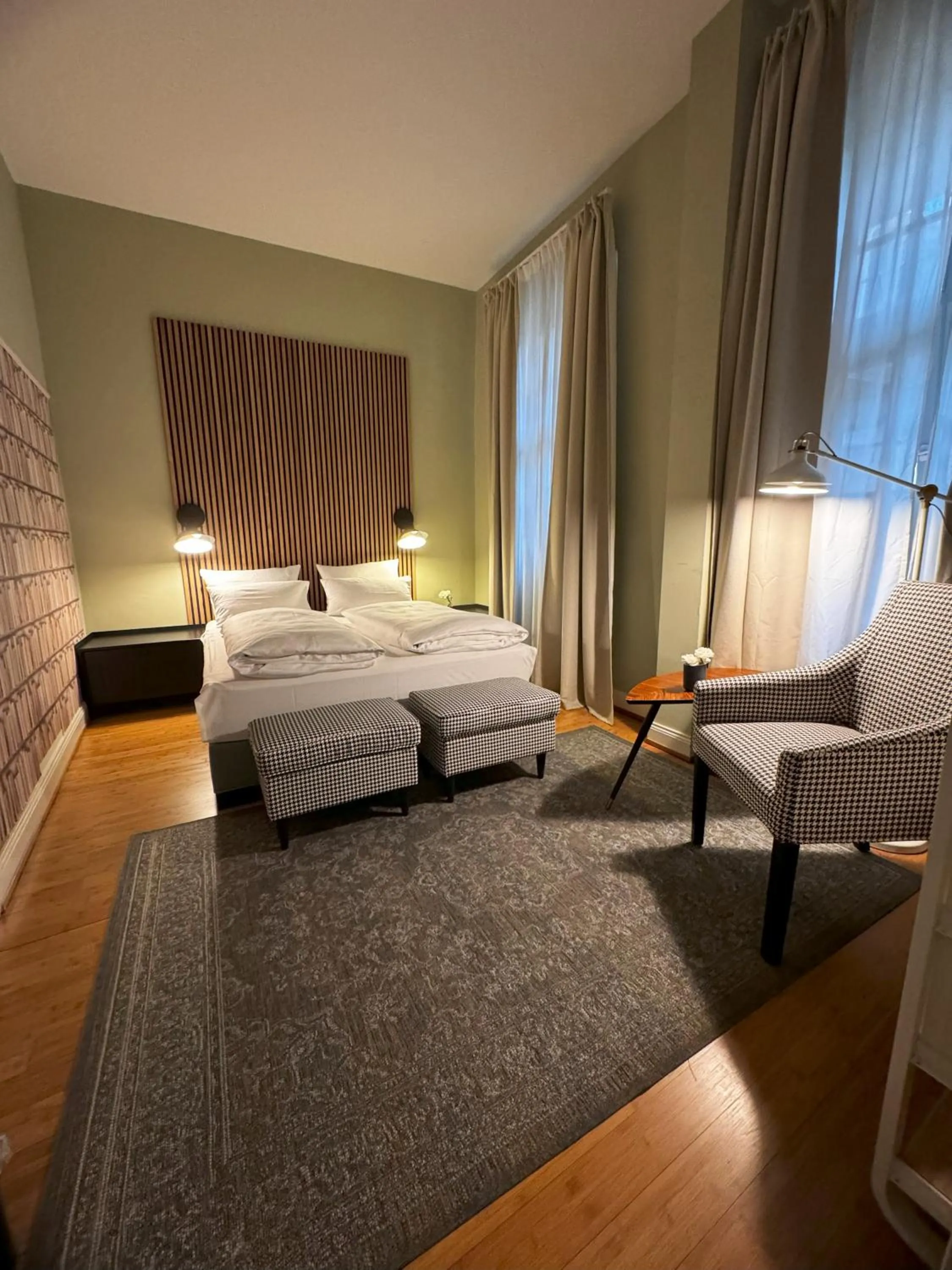 Photo of the whole room, Bed in Hotel Zur Alten Brücke