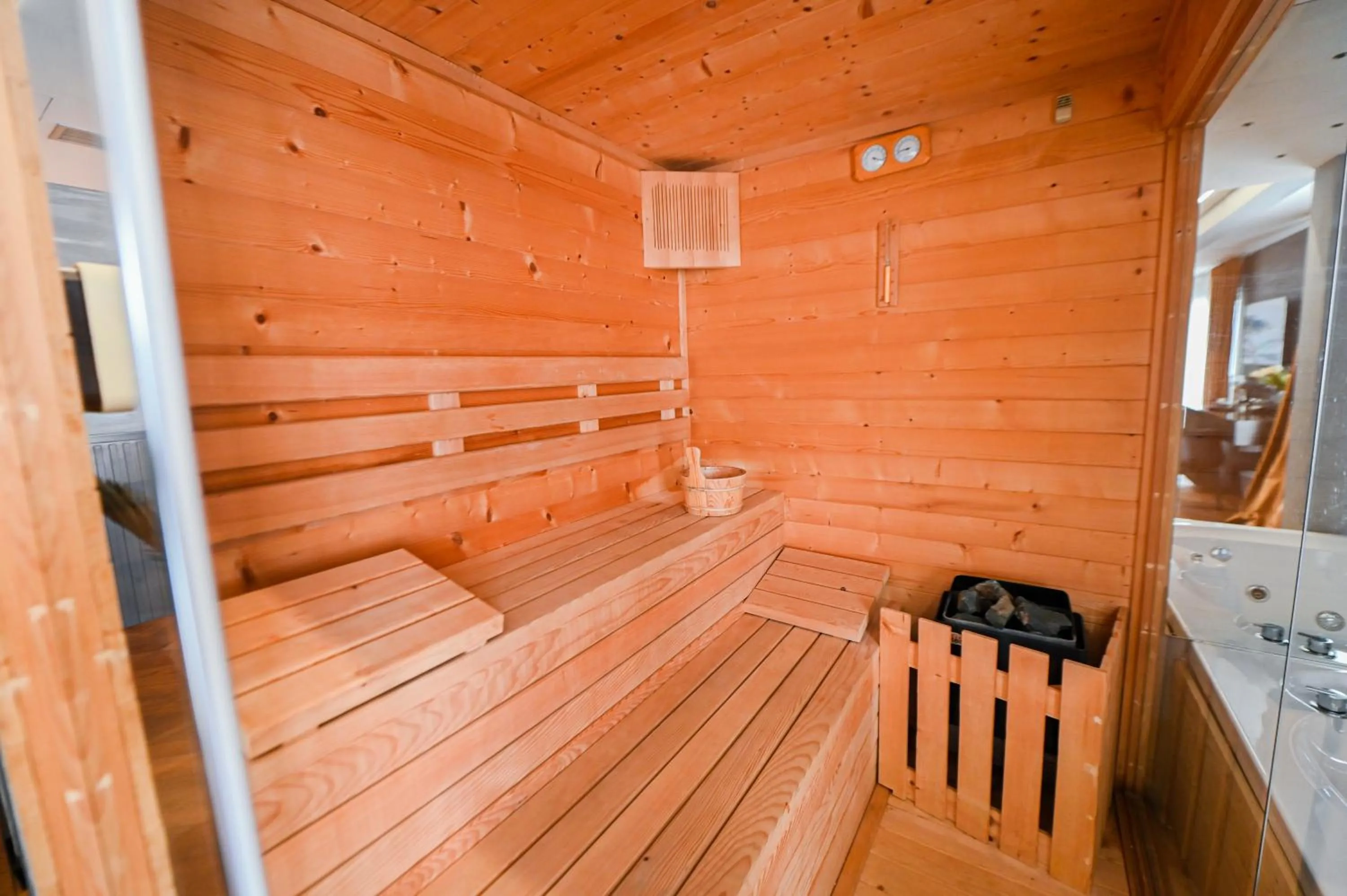 Sauna in Royal G Max