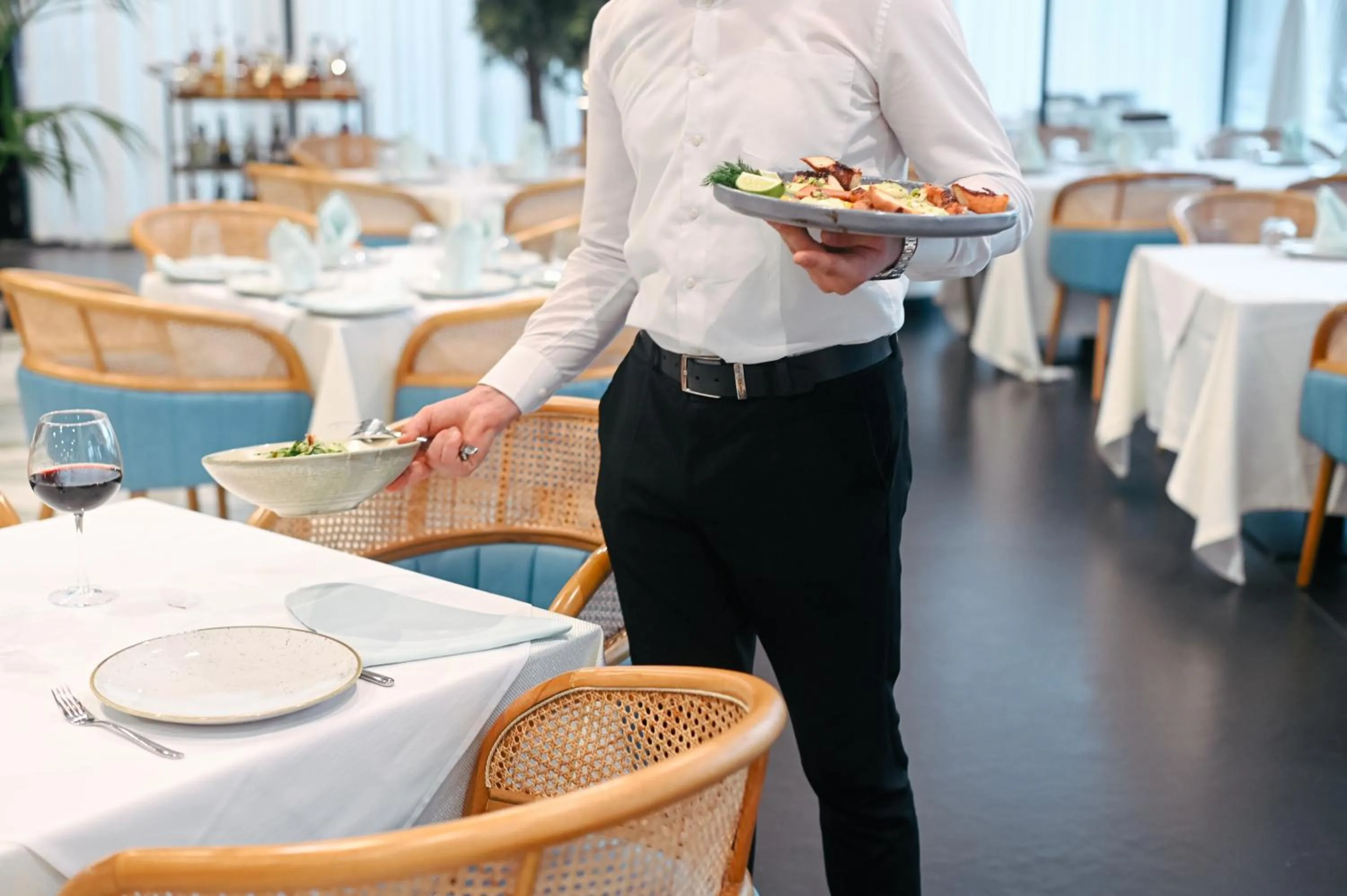 Restaurant/places to eat in Royal G Max