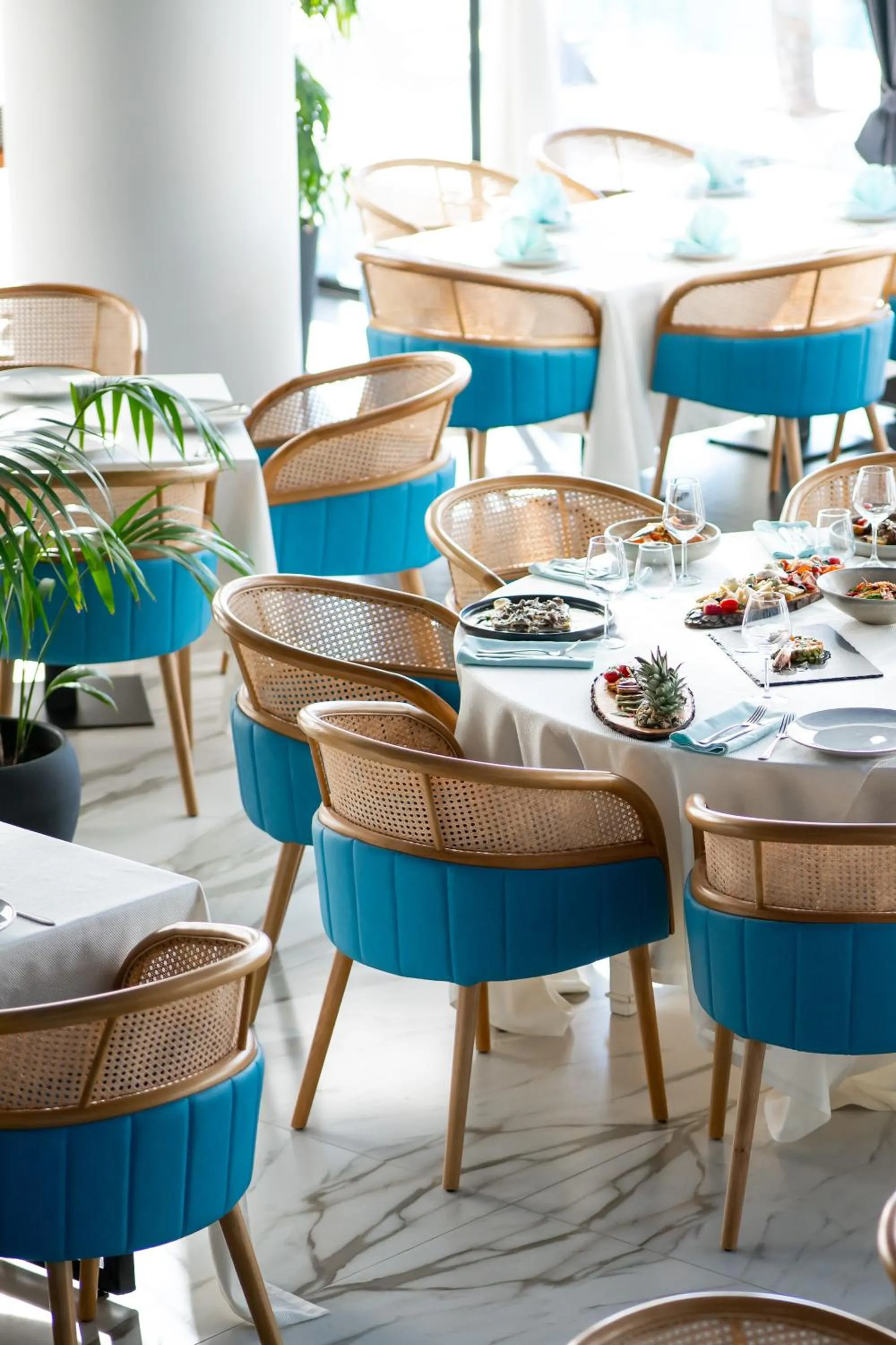 Restaurant/places to eat in Royal G Max