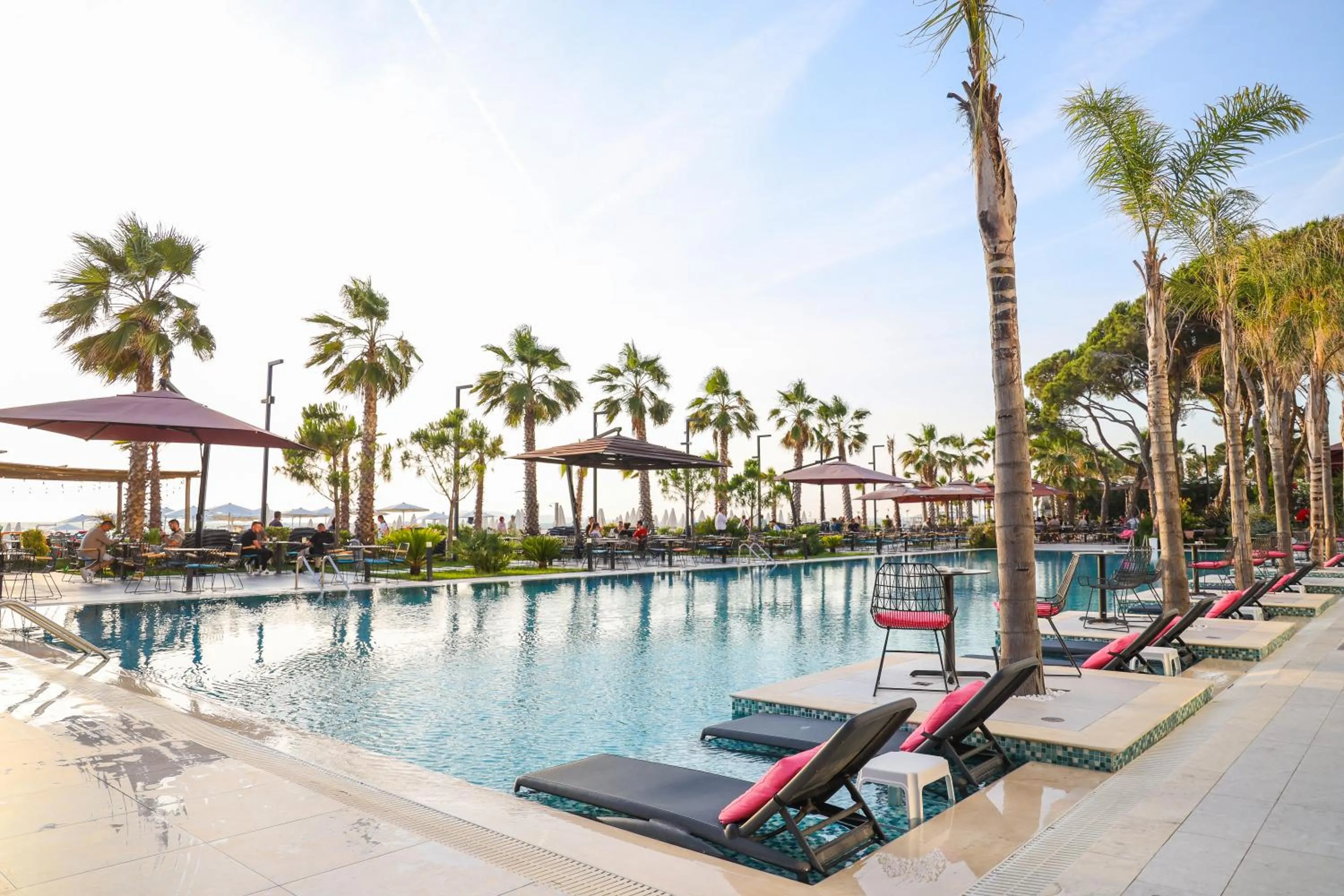 Swimming pool in Royal G Max