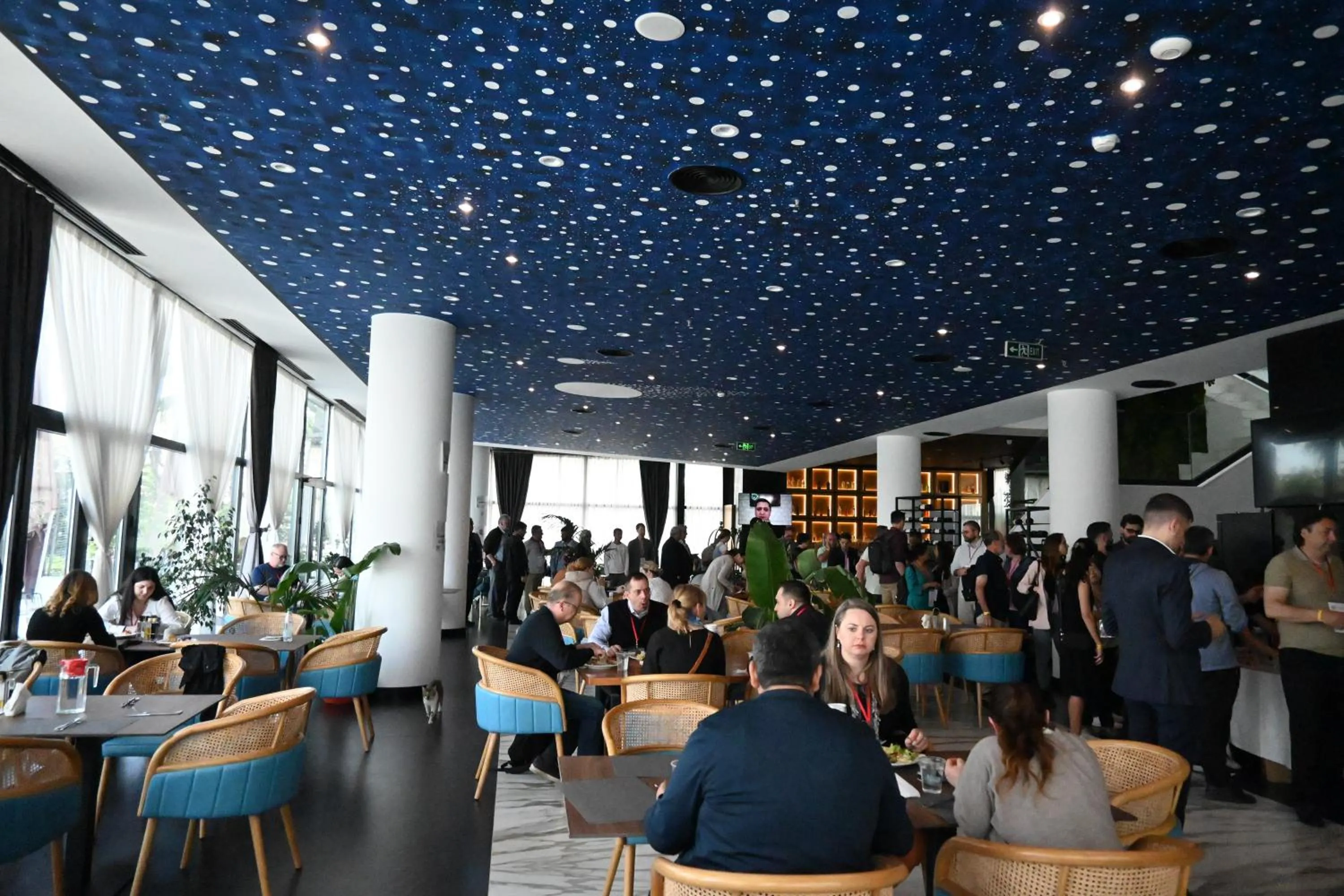 Restaurant/places to eat in Royal G Max
