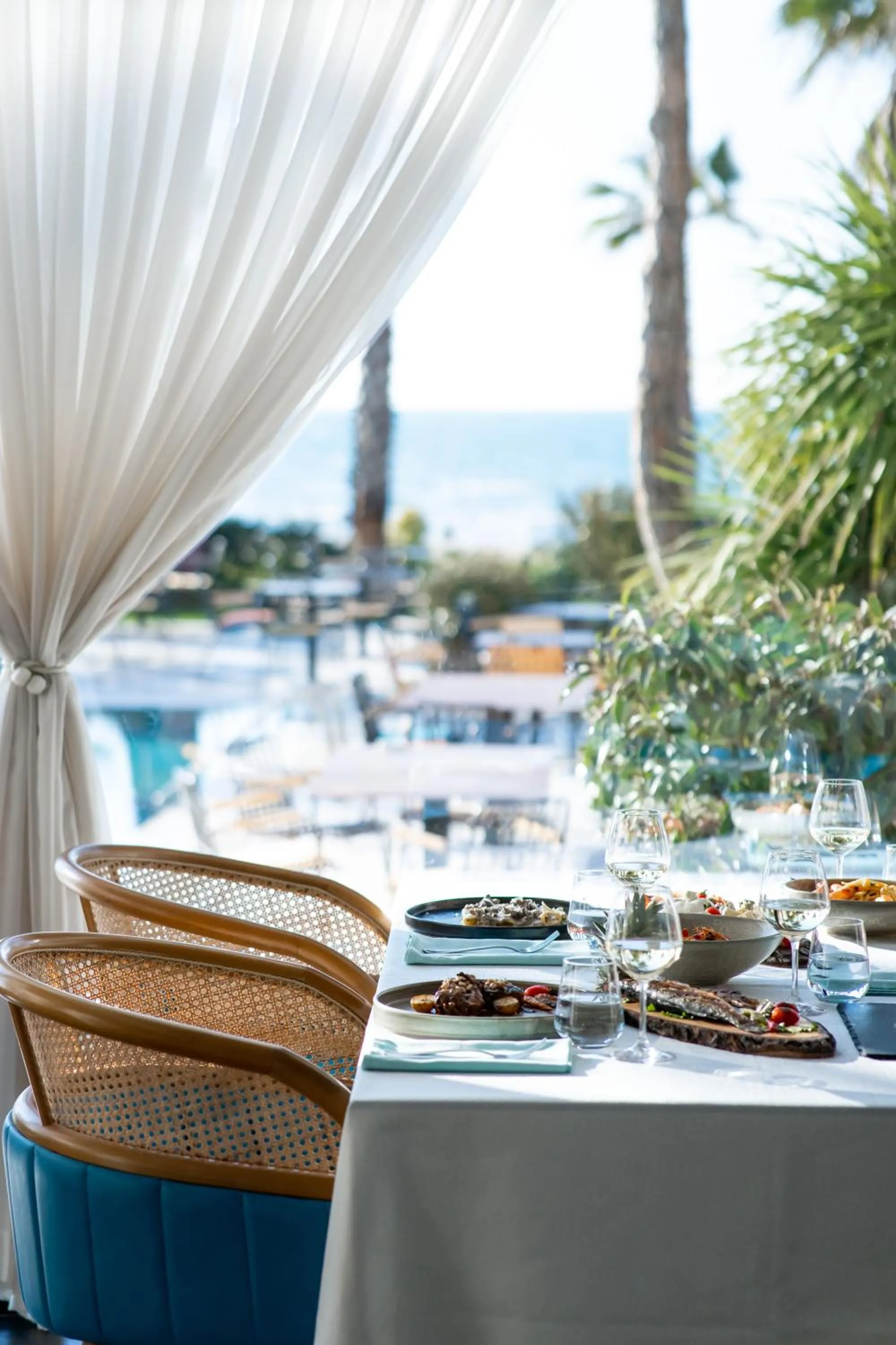 Restaurant/places to eat in Royal G Max
