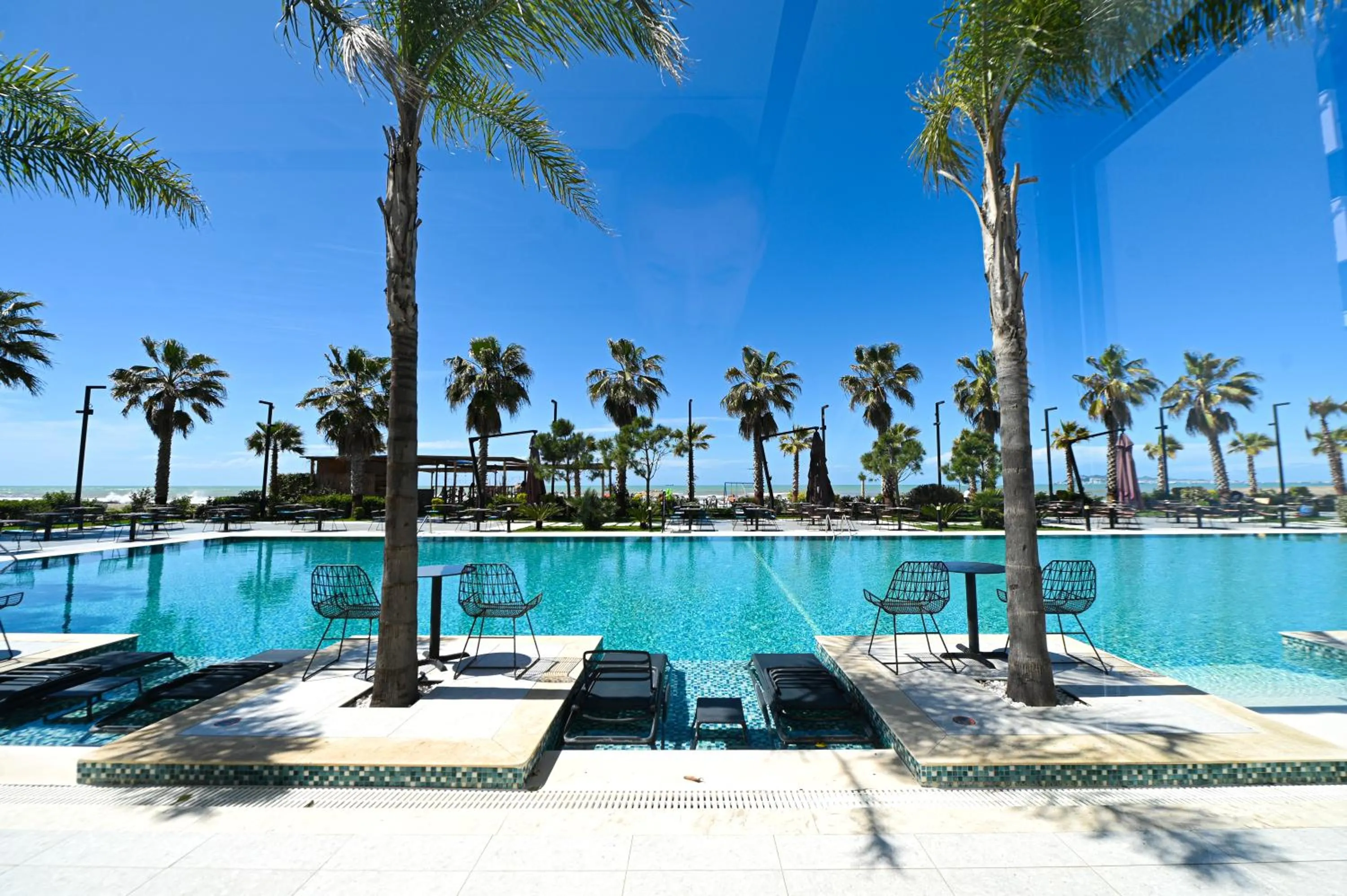 Swimming pool in Royal G Max
