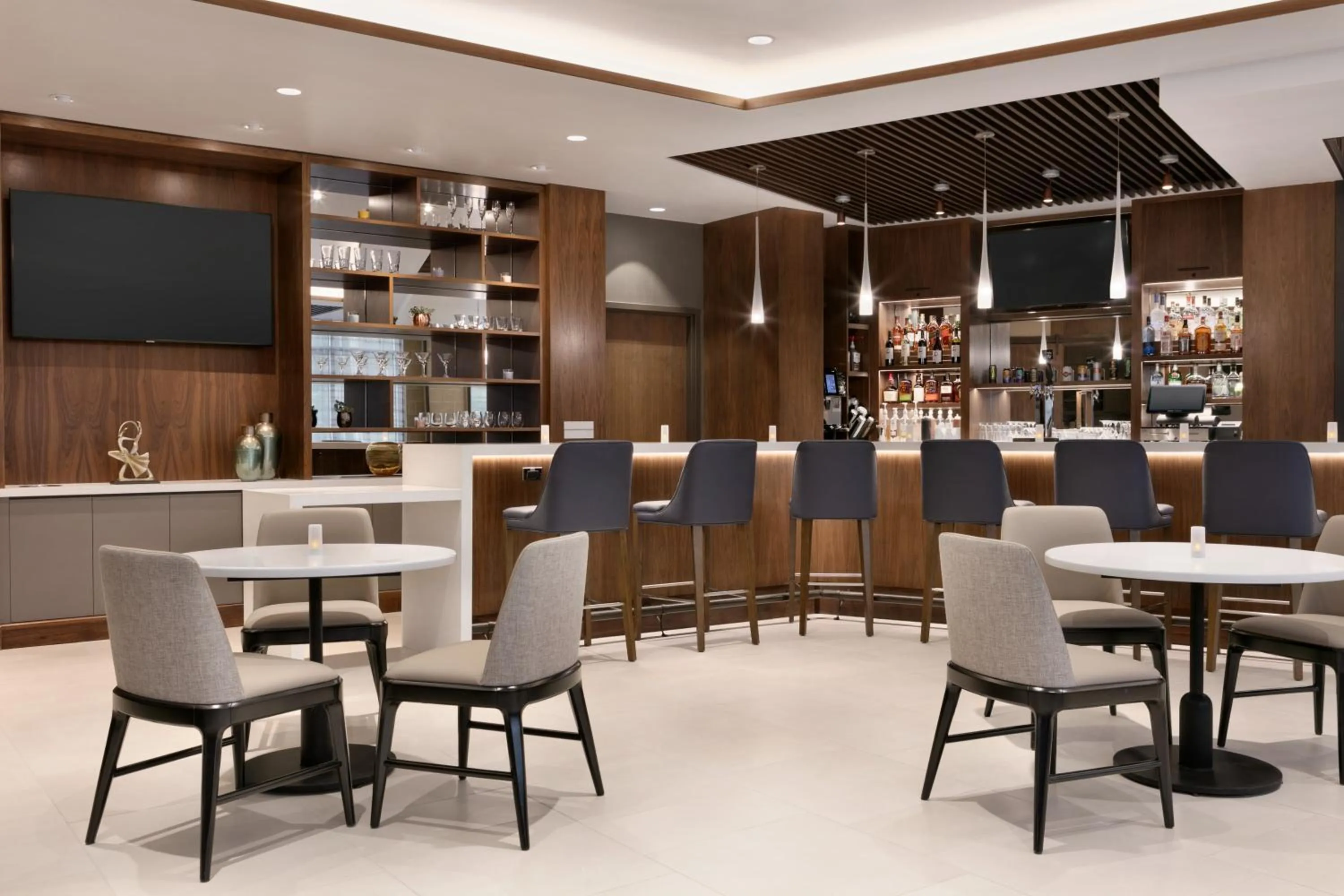 Restaurant/places to eat in Hyatt Place Fort Lee/George Washington Bridge