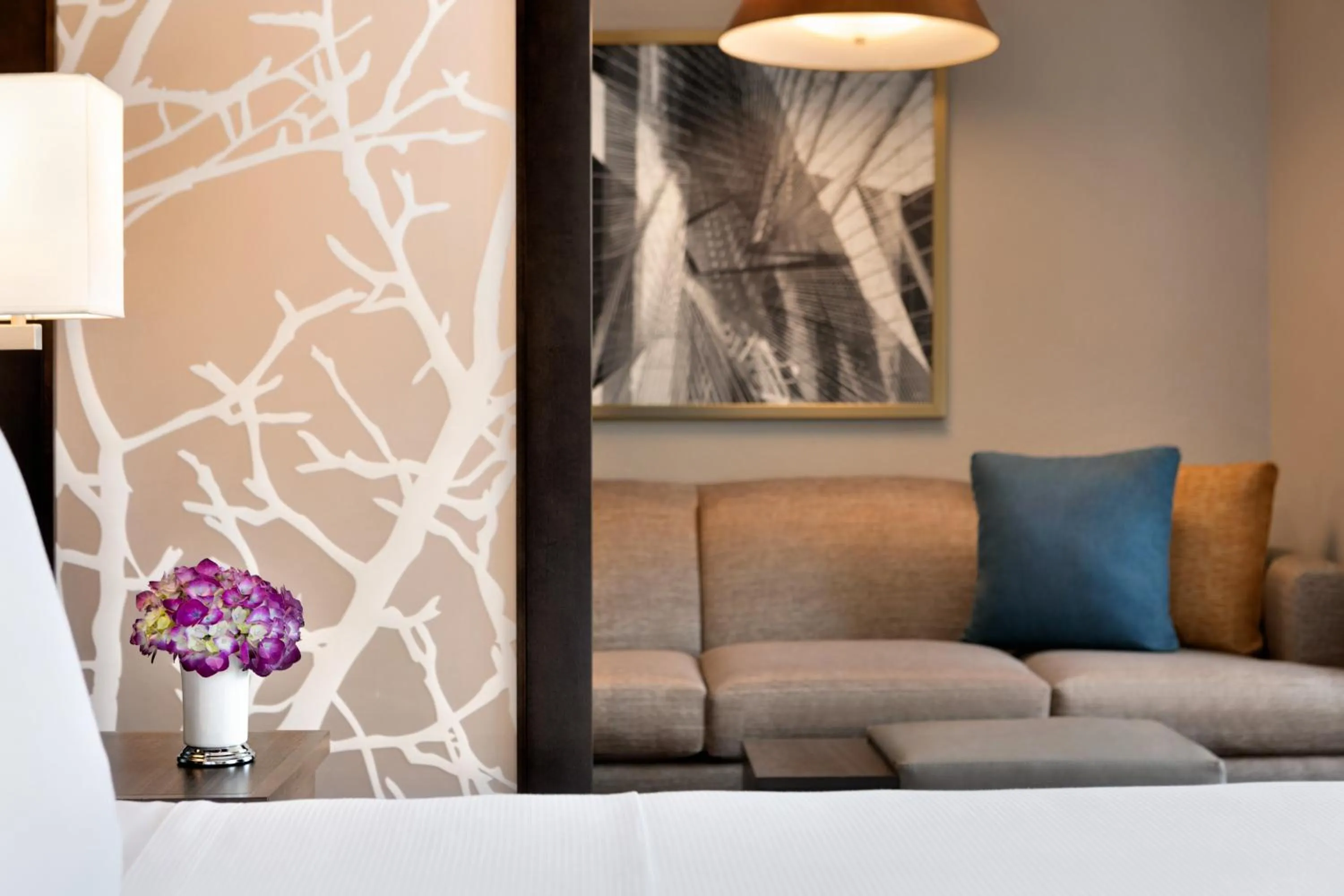 Living room in Hyatt Place Fort Lee/George Washington Bridge