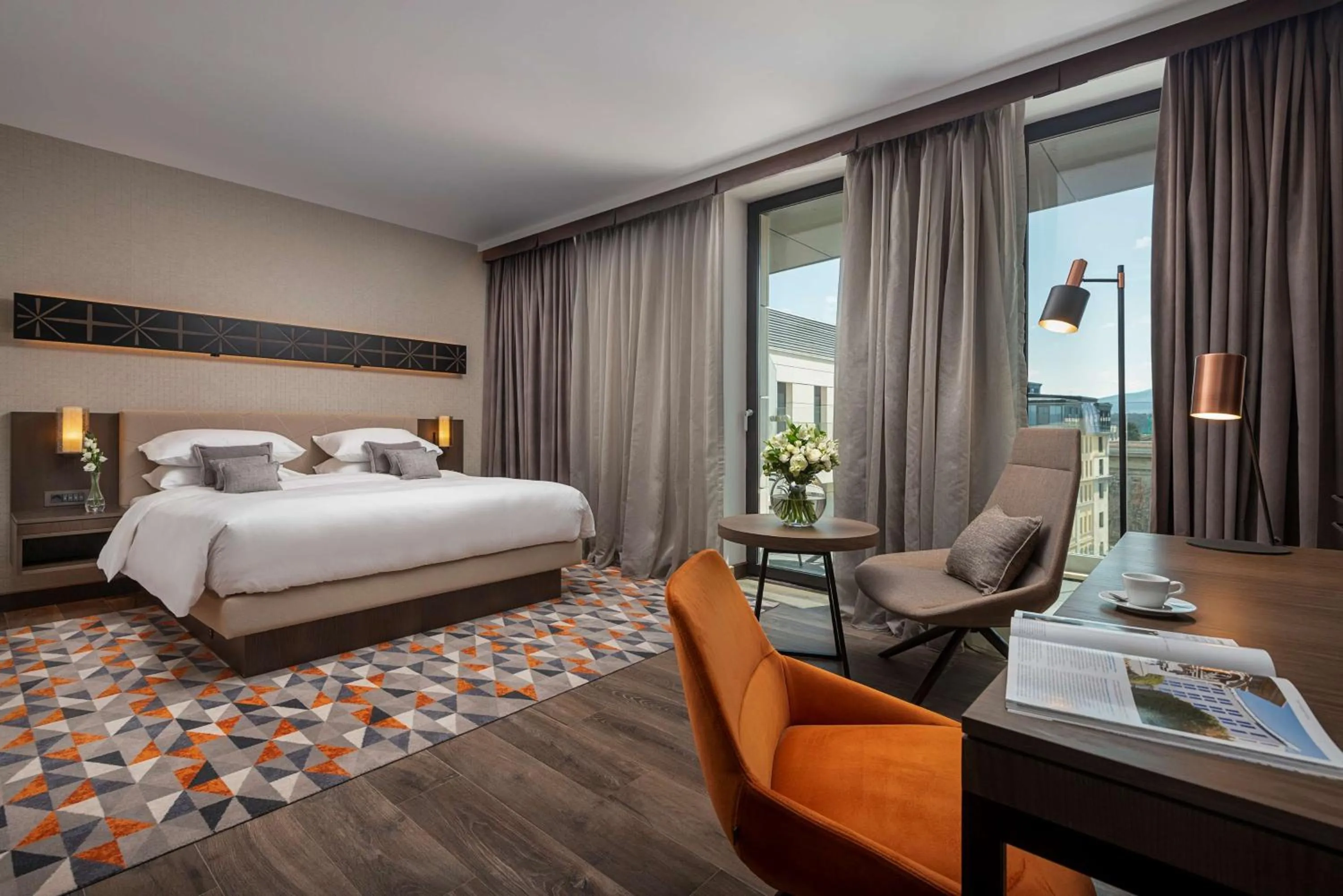 Photo of the whole room, Bed in Hyatt Regency Sofia