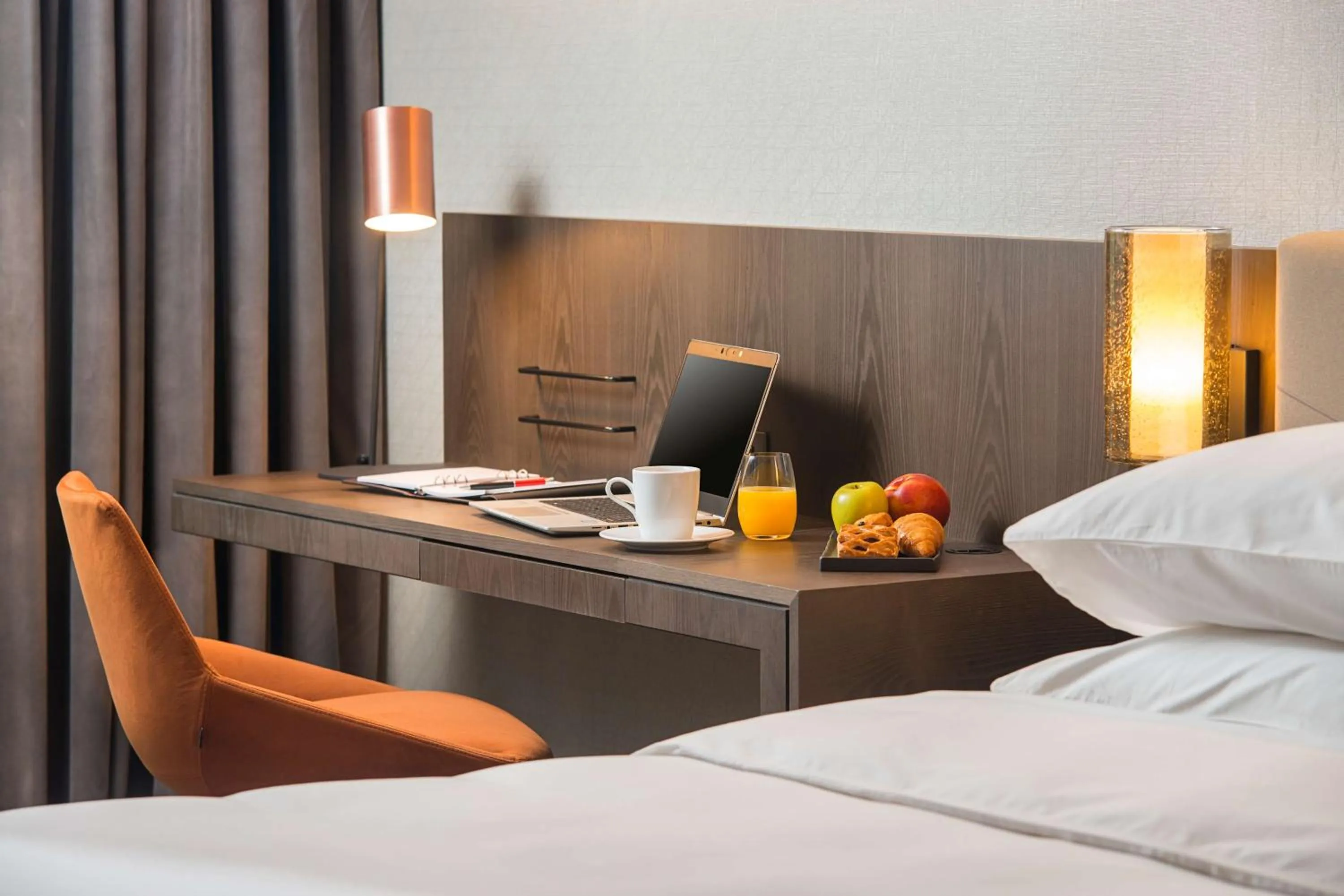 Photo of the whole room, Bed in Hyatt Regency Sofia