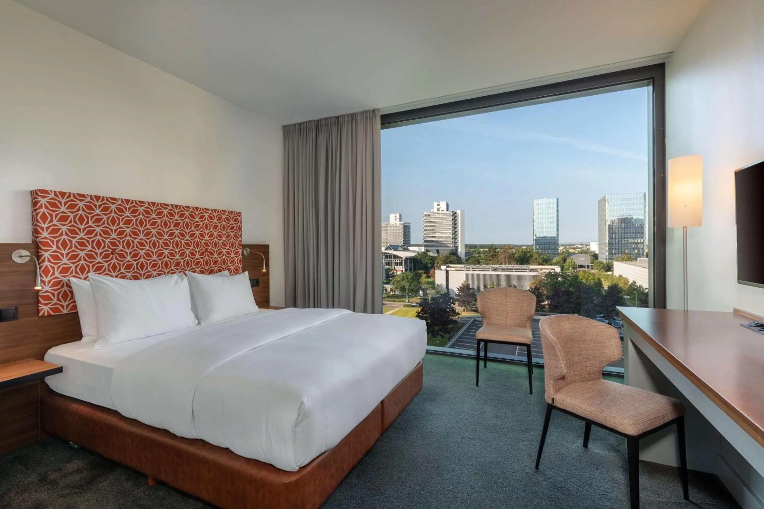 Bed in DoubleTree by Hilton Frankfurt Niederrad