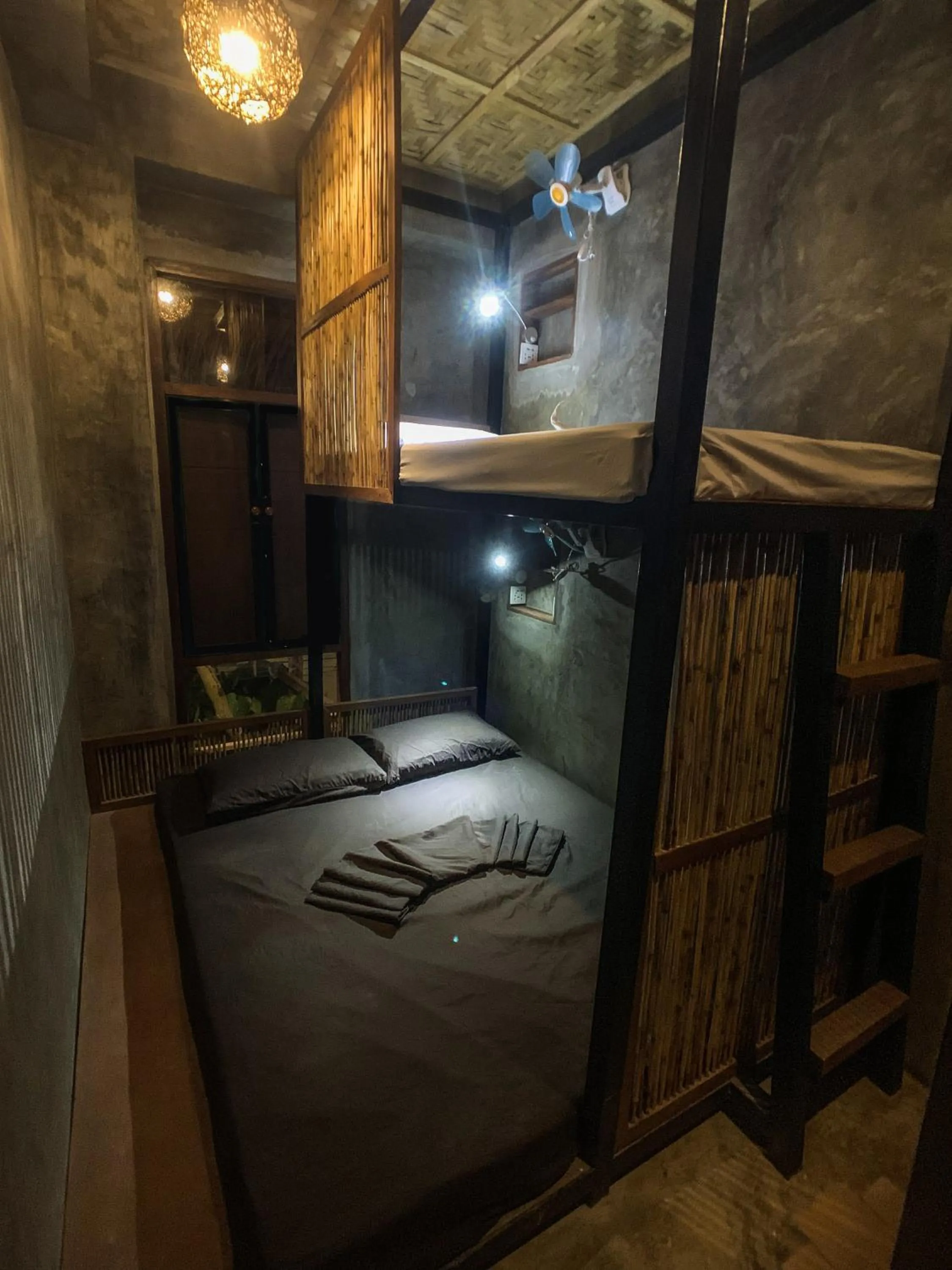 Family Room with Shower in Hang Loose Hostel