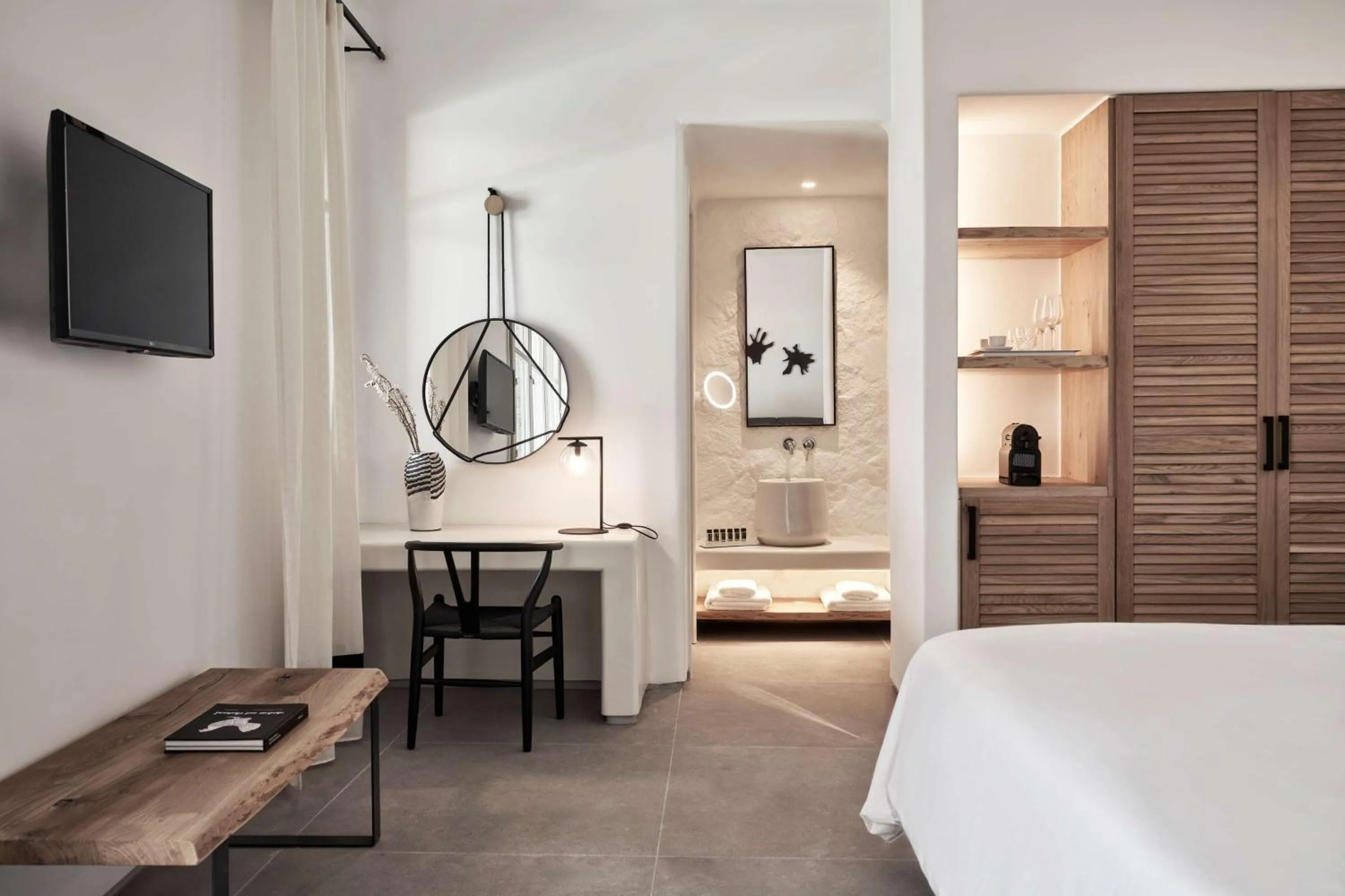 Photo of the whole room, Bed in Radisson Blu Euphoria Resort, Mykonos